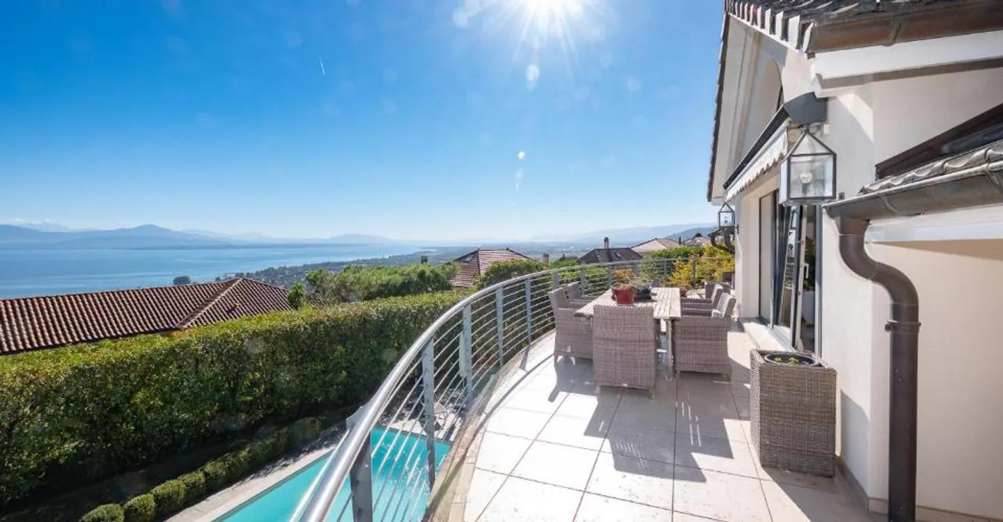 Magnificent property, view of the lake and the Alps - Photo 3 of 13
