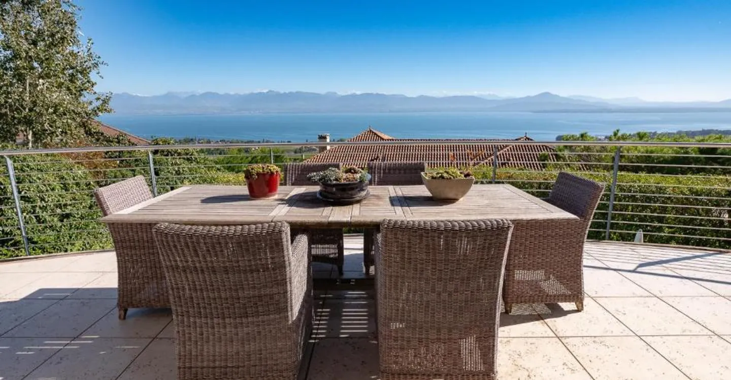 Magnificent property, view of the lake and the Alps - Photo 4 of 13
