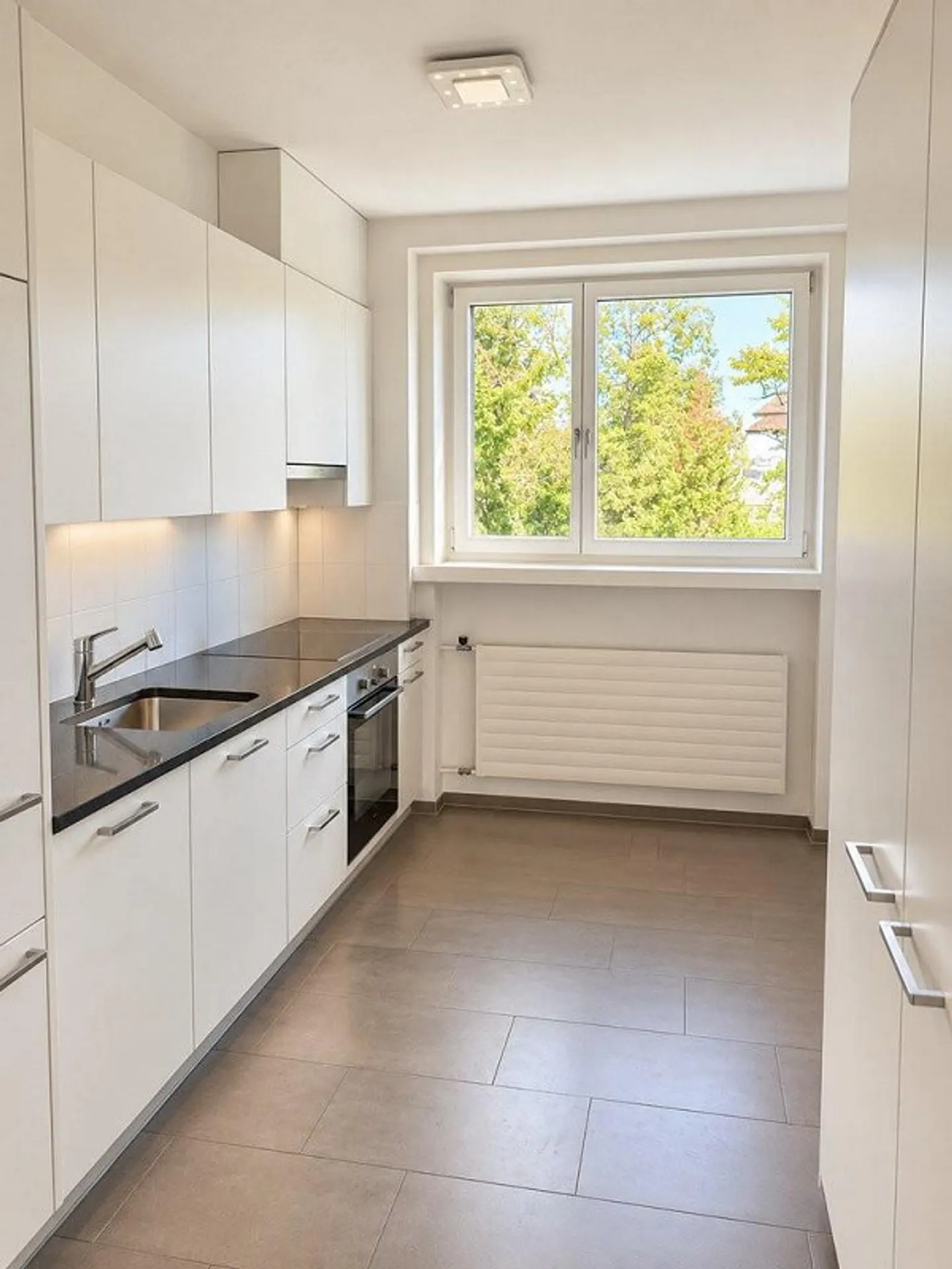 Dreamlike Lake View - Living in a Prime Location (limited until 31.03.2027) - Photo 2 of 5