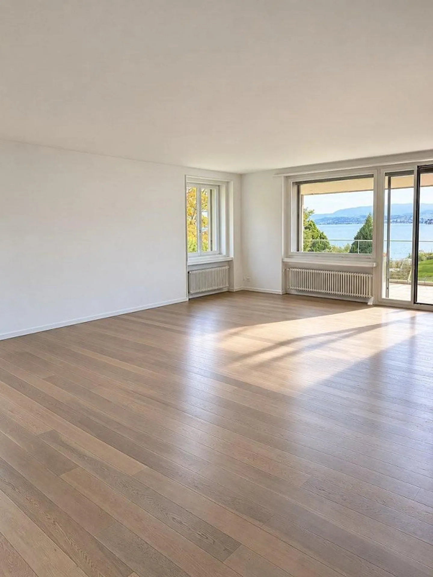 Dreamlike Lake View - Living in a Prime Location (limited until 31.03.2027) - Photo 3 of 5