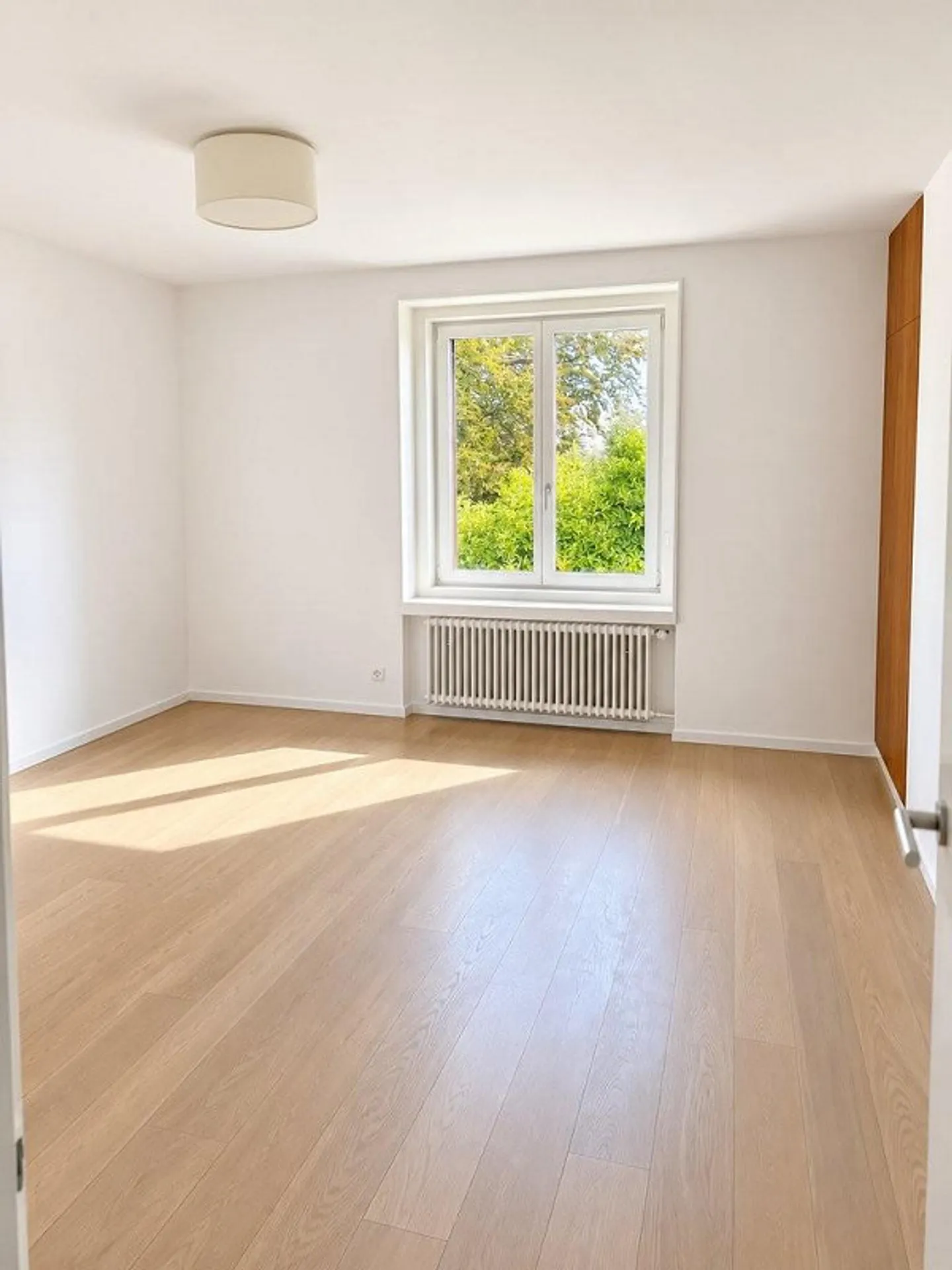 Dreamlike Lake View - Living in a Prime Location (limited until 31.03.2027) - Photo 4 of 5