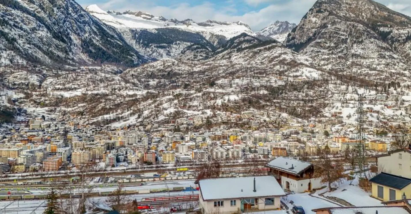 Living above the rooftops of Brig-Glis: Spacious 141 m2 penthouse with style - Photo 6 of 8