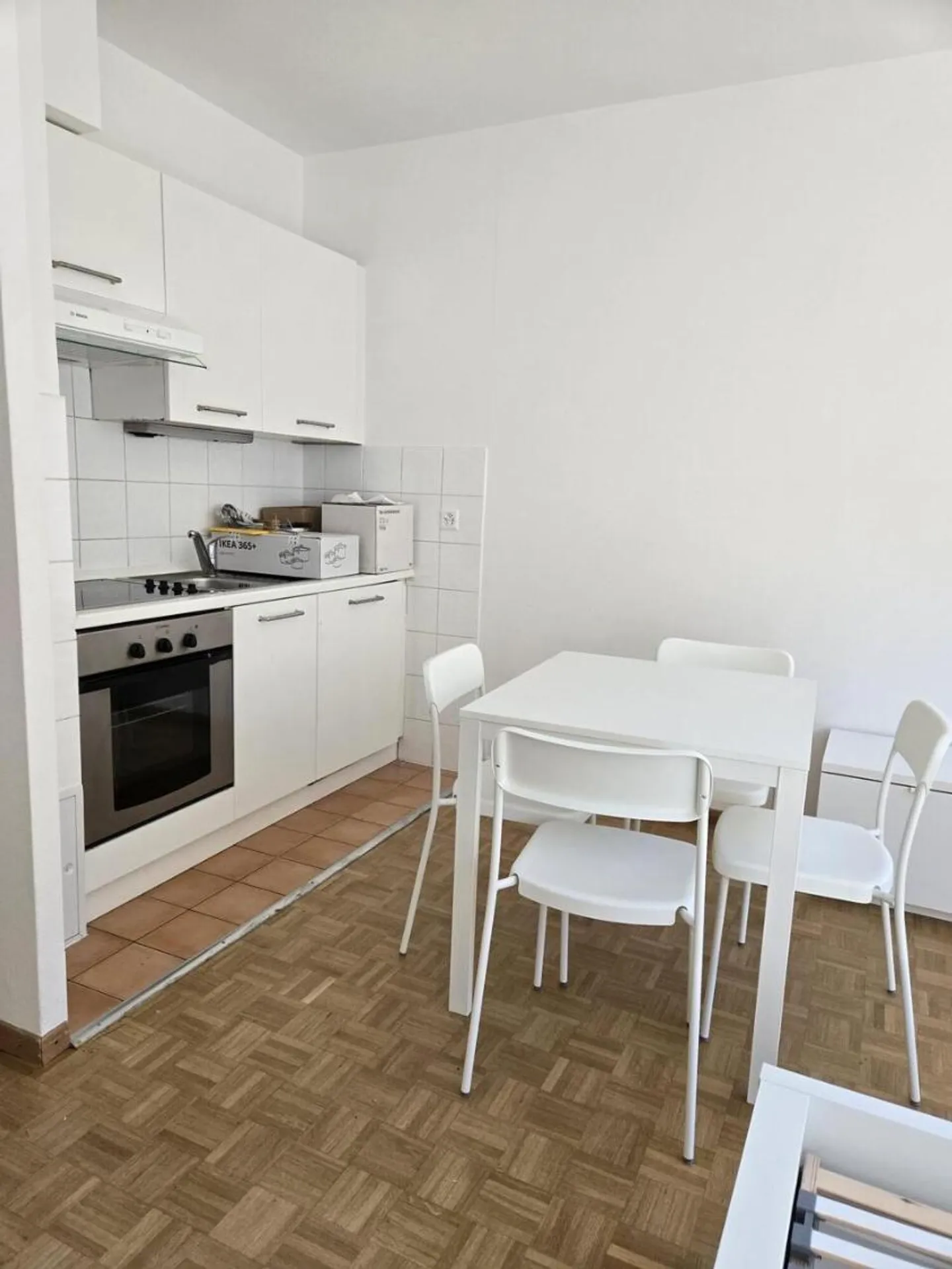 Furnished 1-room apartment - Photo 2 of 5