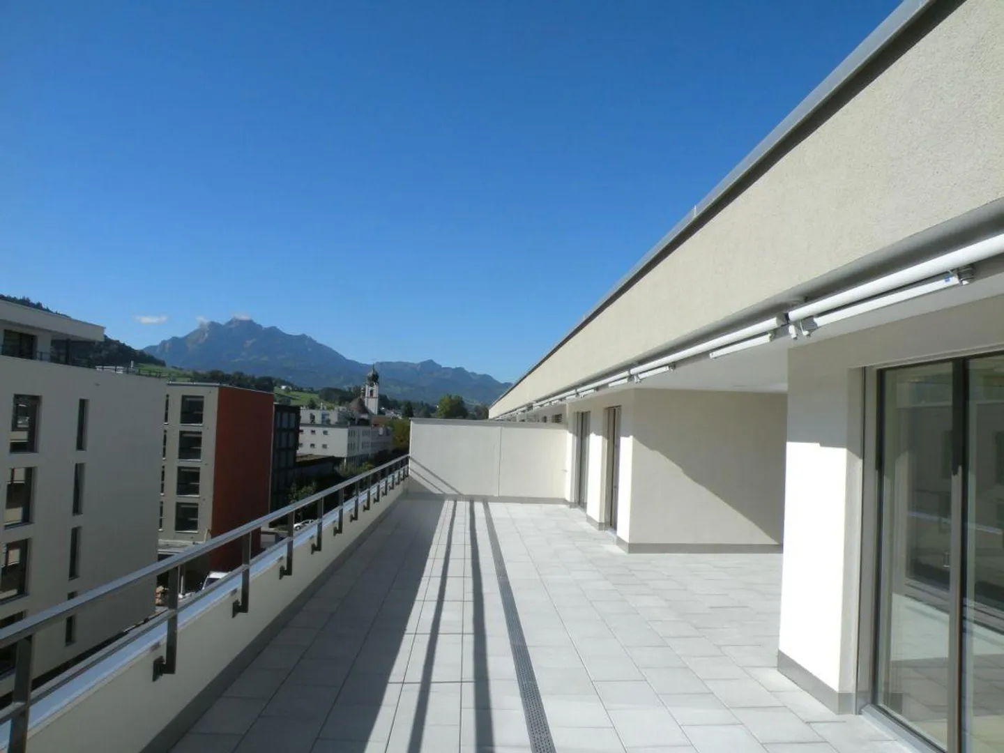 Appartement Attique Central avec Grande Terrasse - Photo 7 sur 8