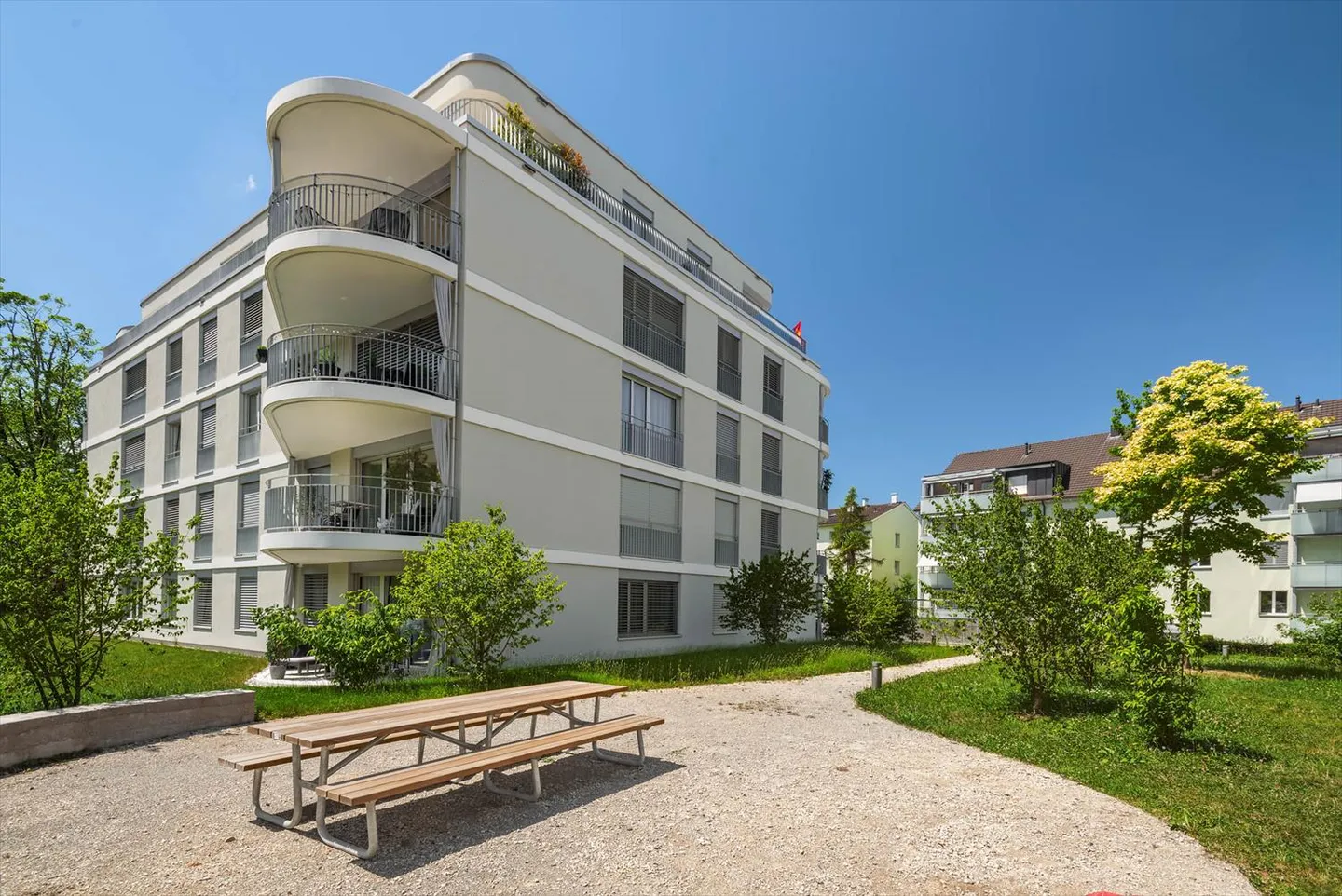 Modern and high-quality living - Photo 3 of 11