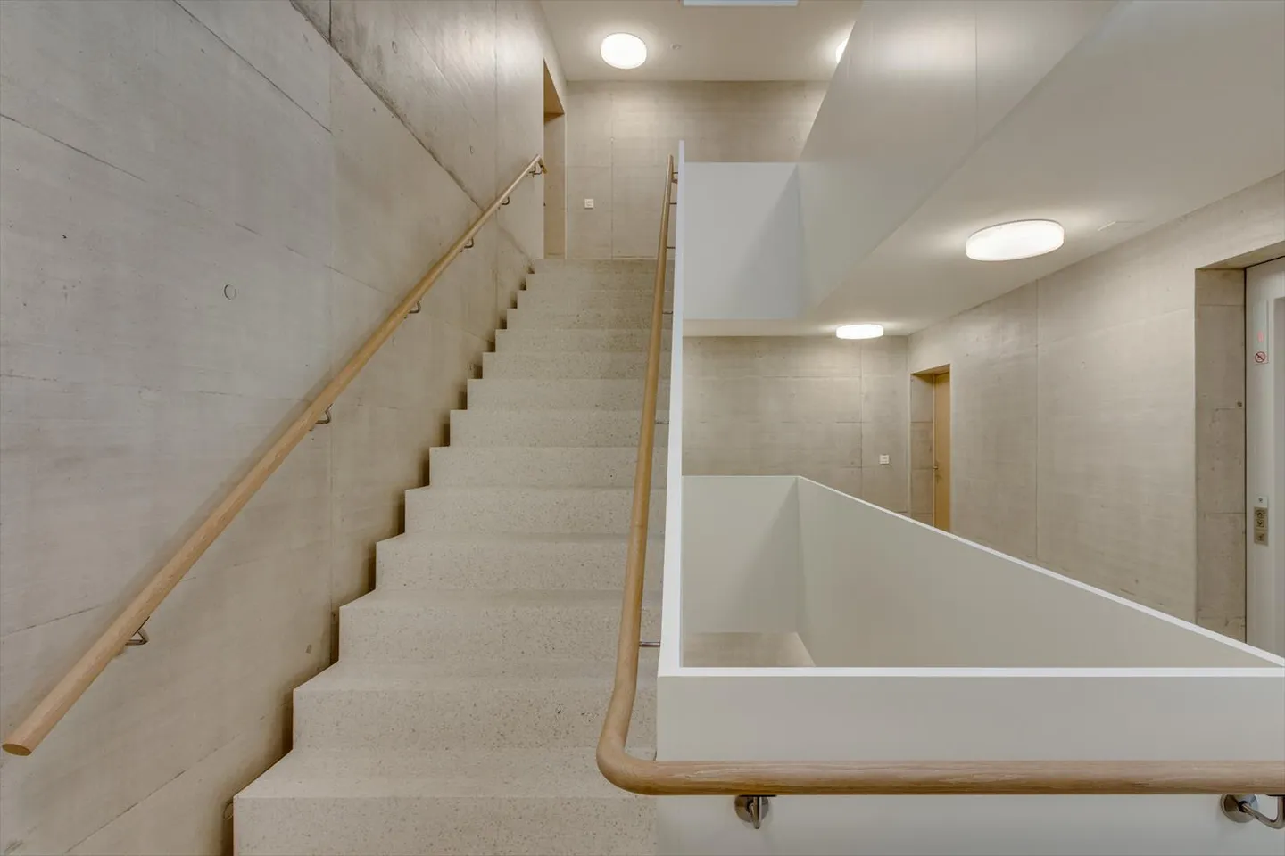 Modern and high-quality living - Photo 4 of 11