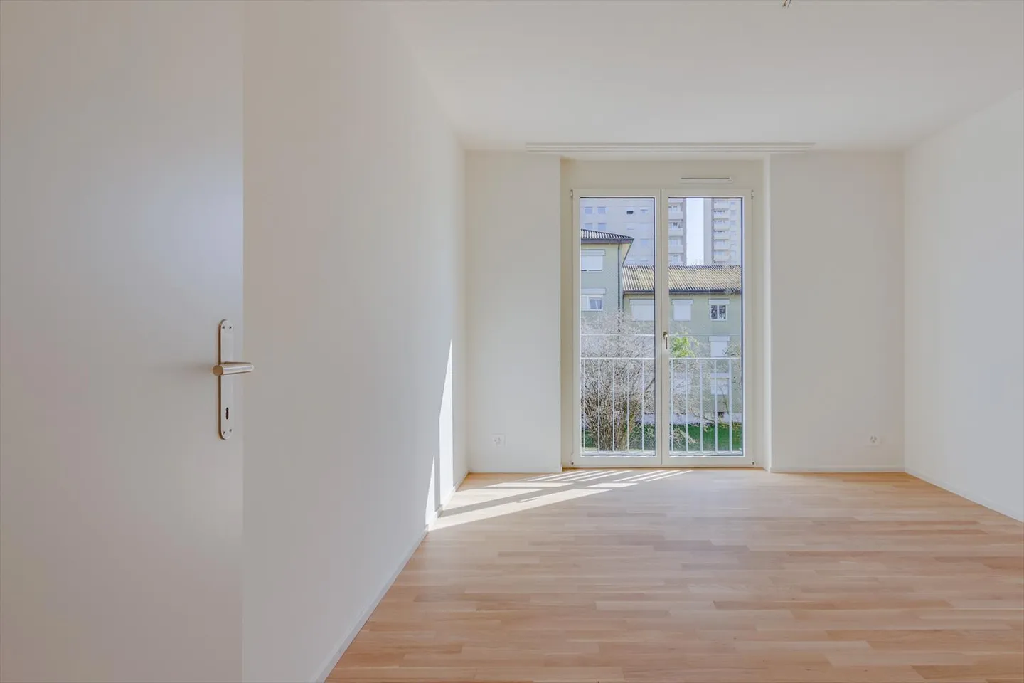 Modern and high-quality living - Photo 9 of 11