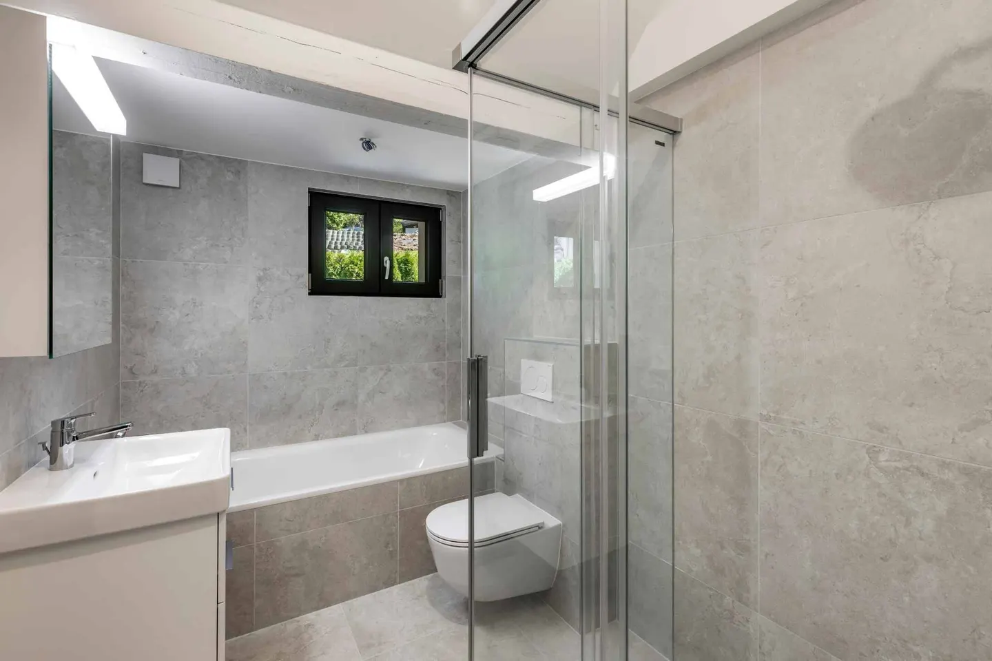 Renovated Villa with Pool - Photo 5 of 6