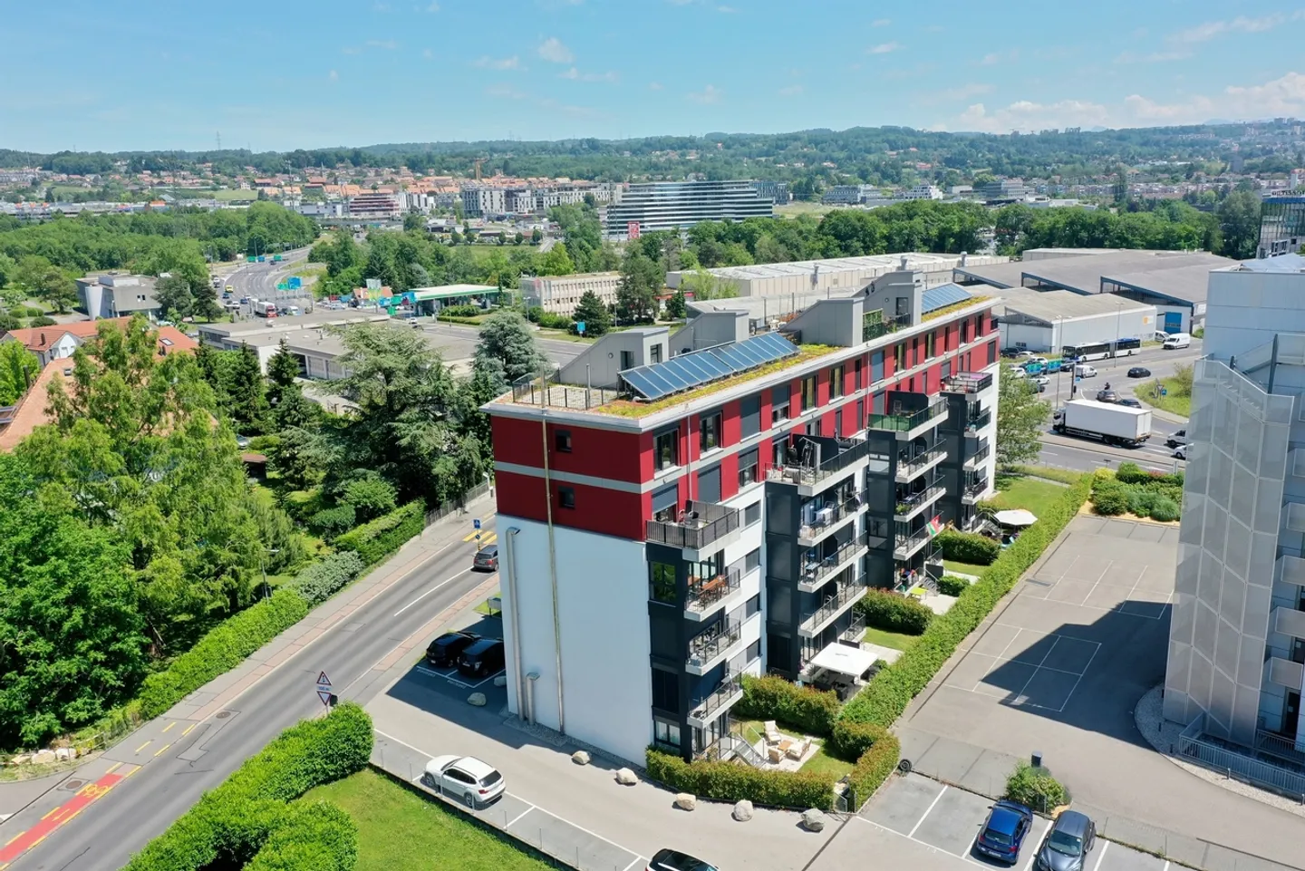 Modern Apartment with Terrace - Photo 3 of 4