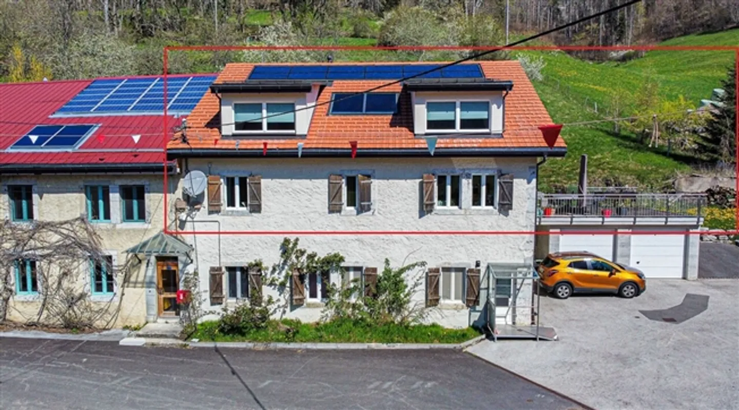 «Mitten in der Natur
6,5-Zimmer-Doppelhaus mit Gartenterrasse und Garagen» - Foto 1 von 14