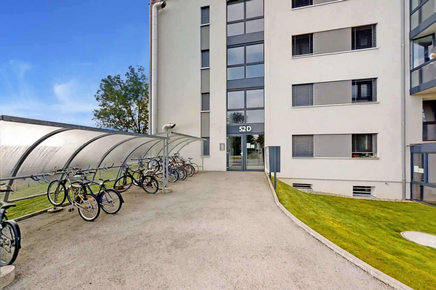 Modern Apartment with Terrace - Photo 4 of 4