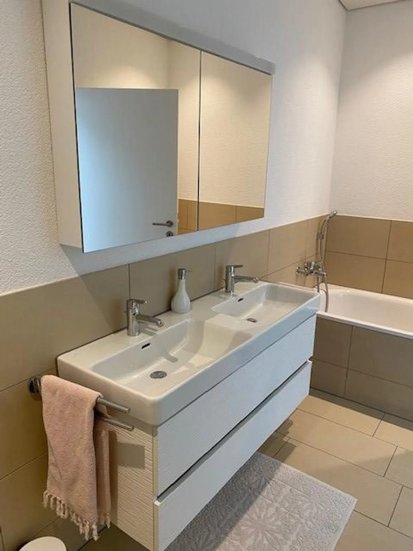 Appartement 4.5 pièces plein de charme, de soleil et d'espace - Photo 6 sur 10