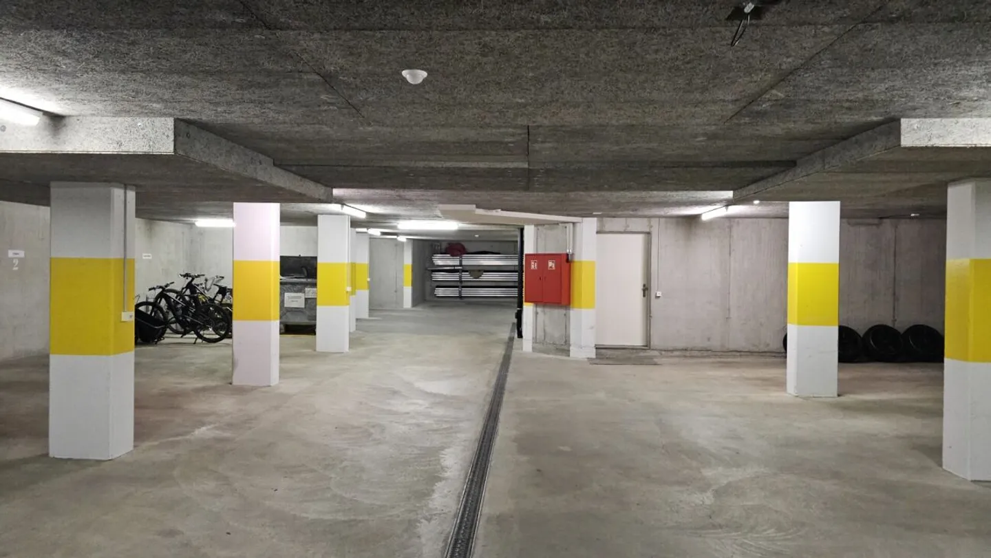 Einstellhallenplatz - Foto 2 von 3