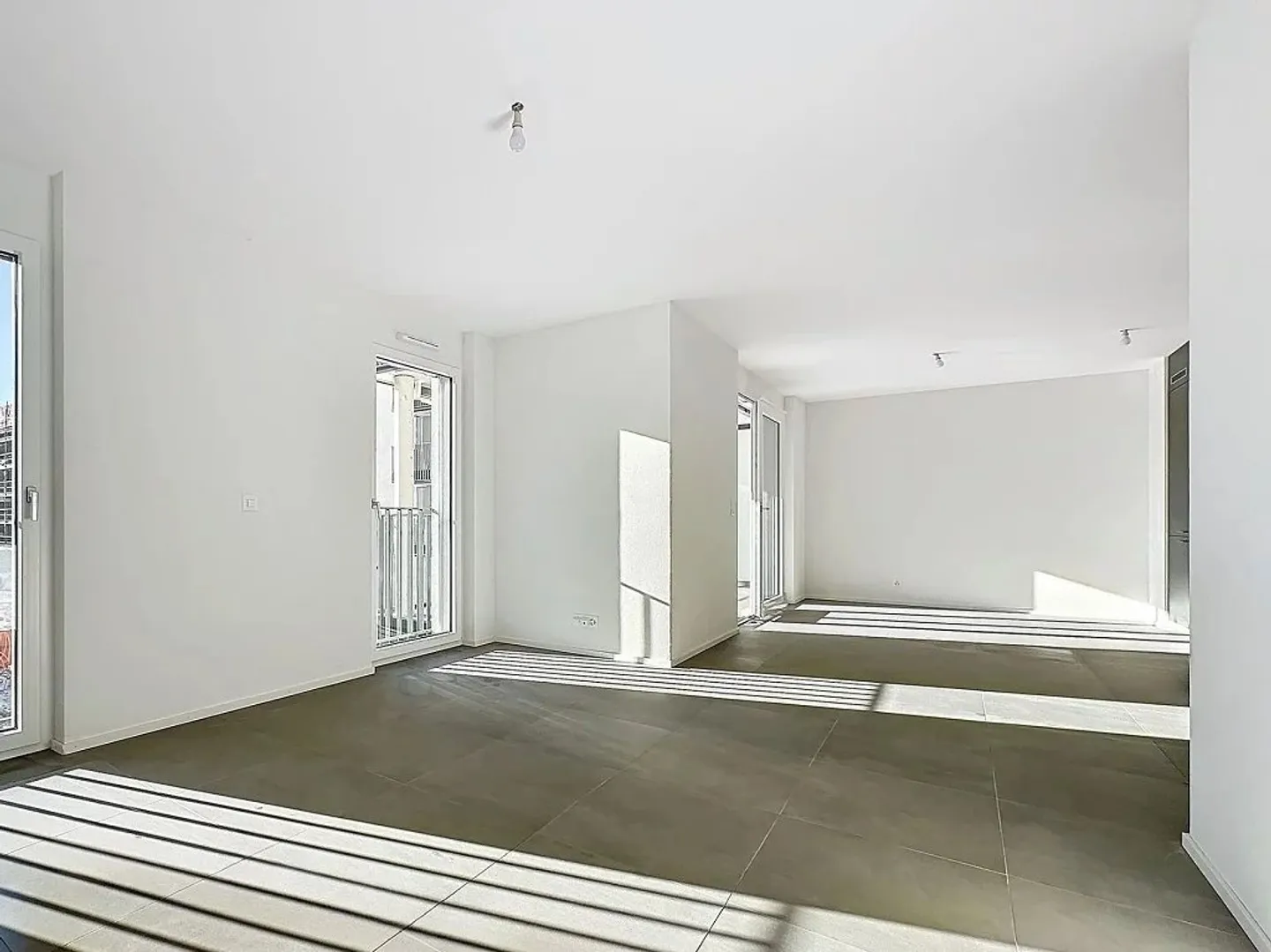 Spacious Apartment with Mountain View - Photo 3 of 11