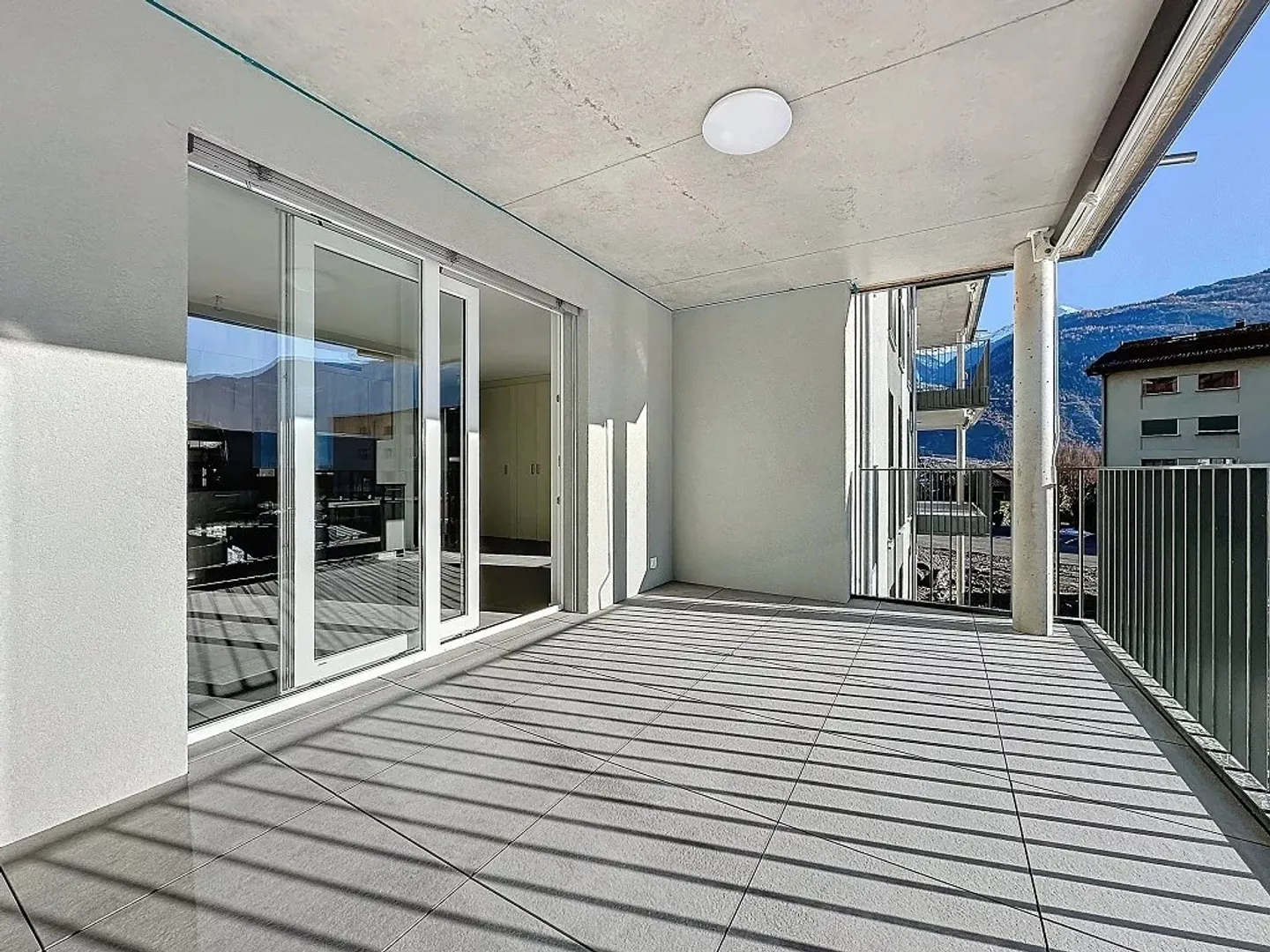 Spacious Apartment with Mountain View - Photo 7 of 11