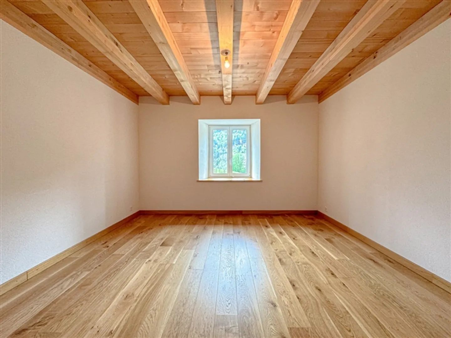 «Mitten in der Natur
6,5-Zimmer-Doppelhaus mit Gartenterrasse und Garagen» - Foto 5 von 14