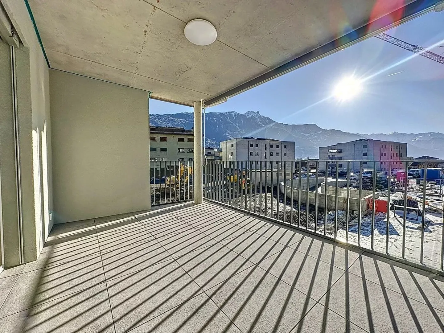 Spacious Apartment with Mountain View - Photo 8 of 11