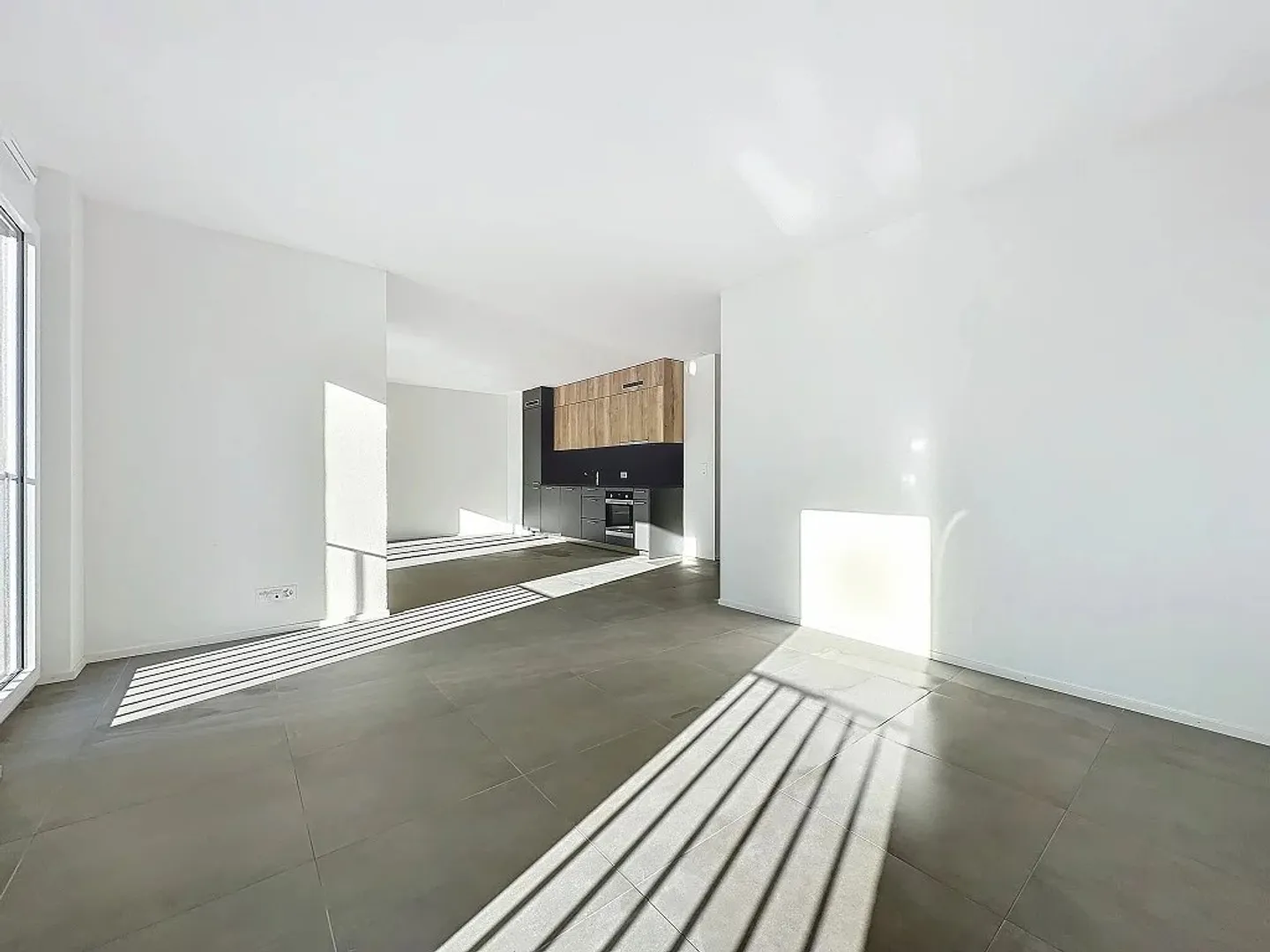 Spacious Apartment with Mountain View - Photo 11 of 11