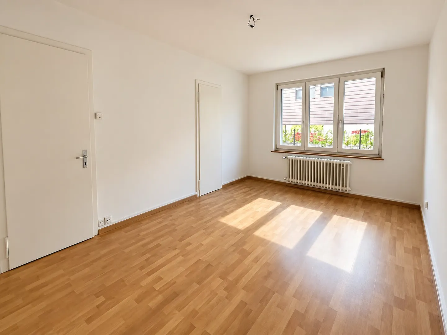 Appartement 3 pièces attrayant dans un emplacement central et calme - Photo 3 sur 8