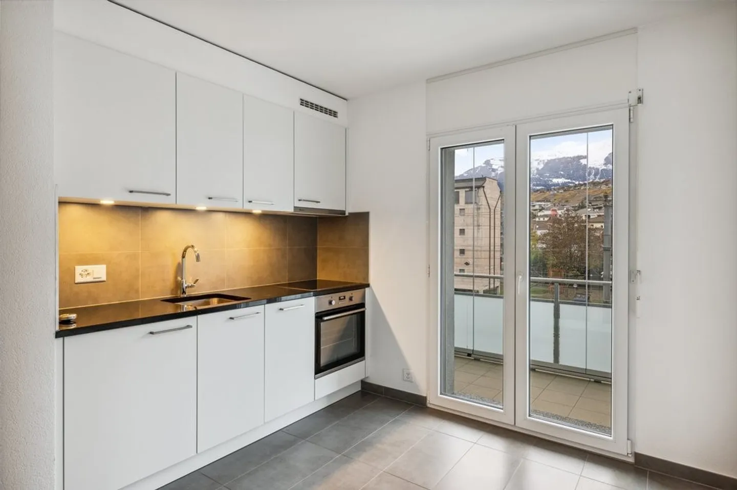Stai cercando un pied-à-terre vicino al centro con posto auto? - Foto 3 di 6