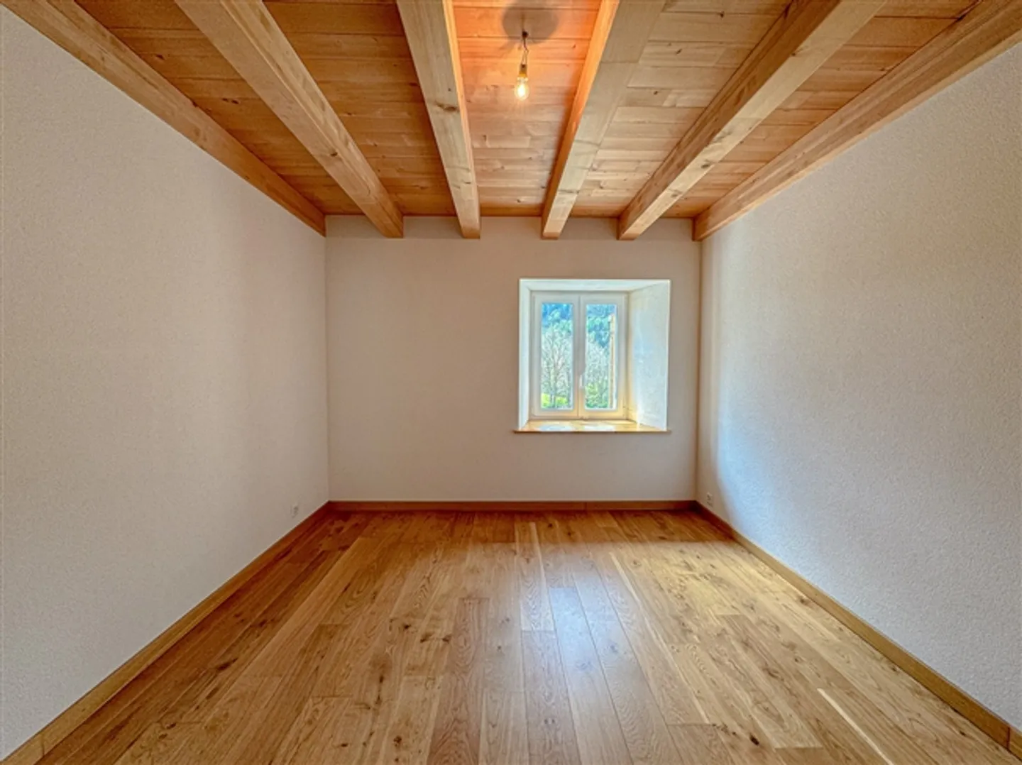 «Mitten in der Natur
6,5-Zimmer-Doppelhaus mit Gartenterrasse und Garagen» - Foto 6 von 14