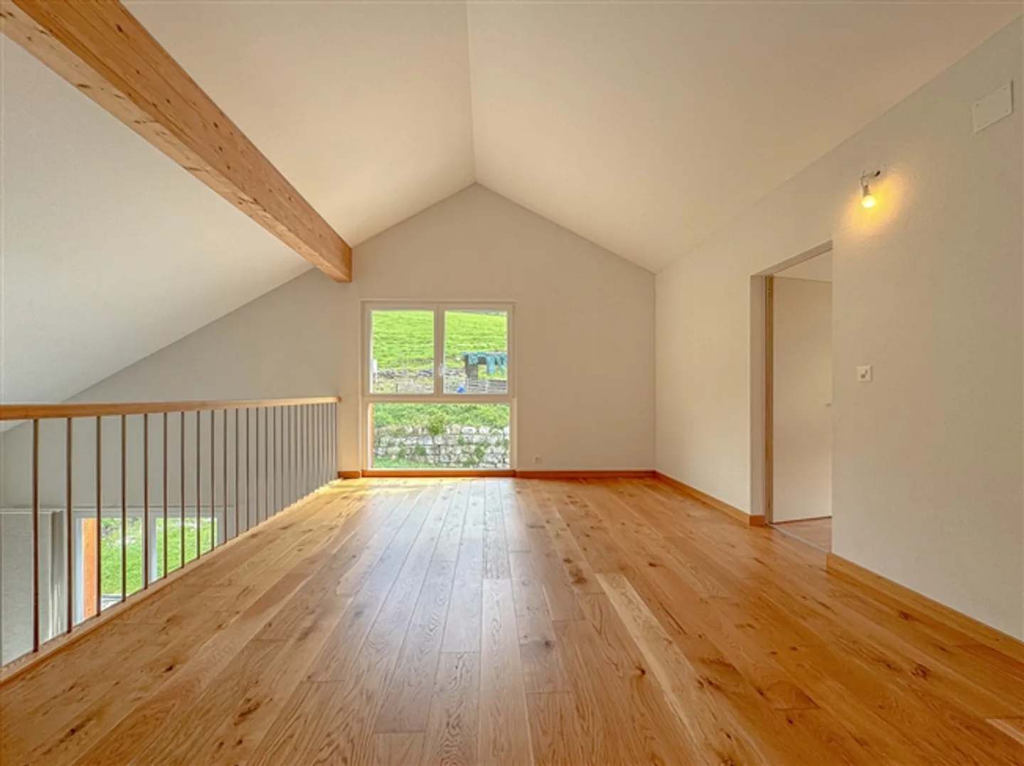 «Mitten in der Natur
6,5-Zimmer-Doppelhaus mit Gartenterrasse und Garagen» - Foto 8 von 14