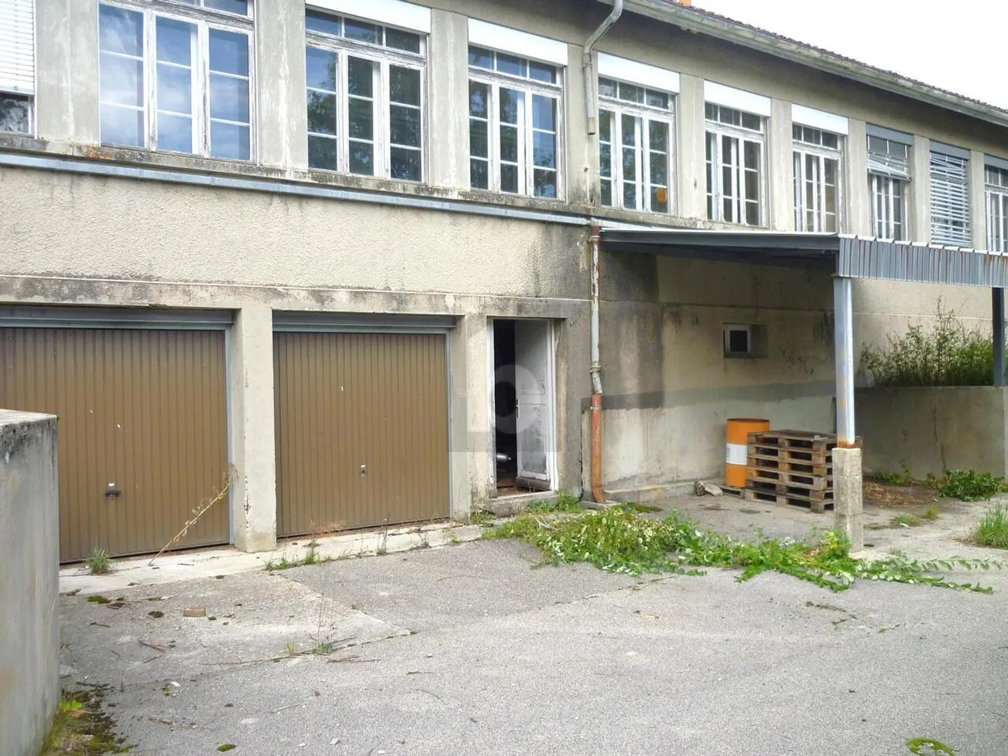 SPACIOUS GROUND FLOOR WITH POTENTIAL, PARKING INCLUDED (3) - Photo 2 of 4