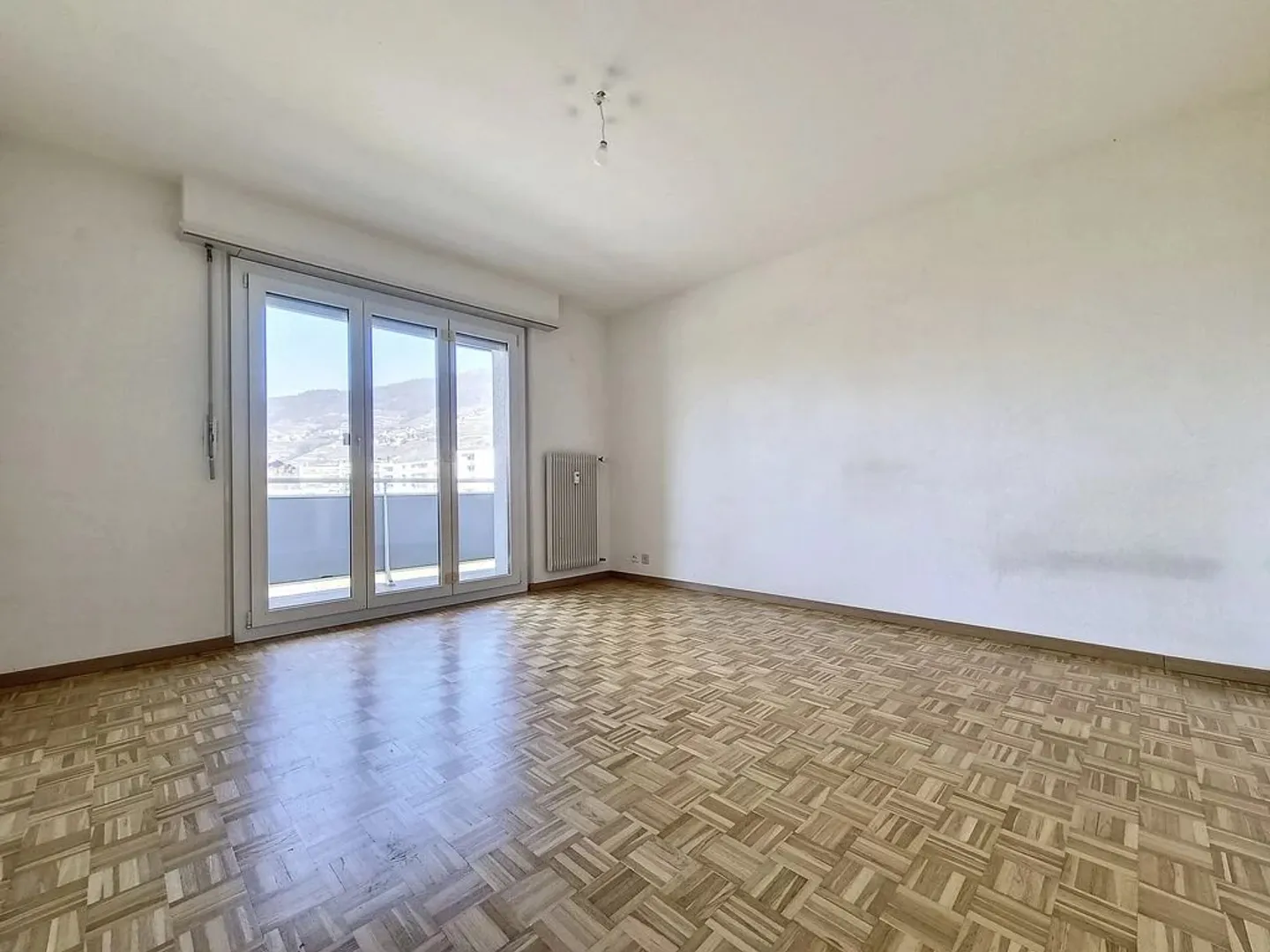Charming 4-Room Apartment - Photo 1 of 10