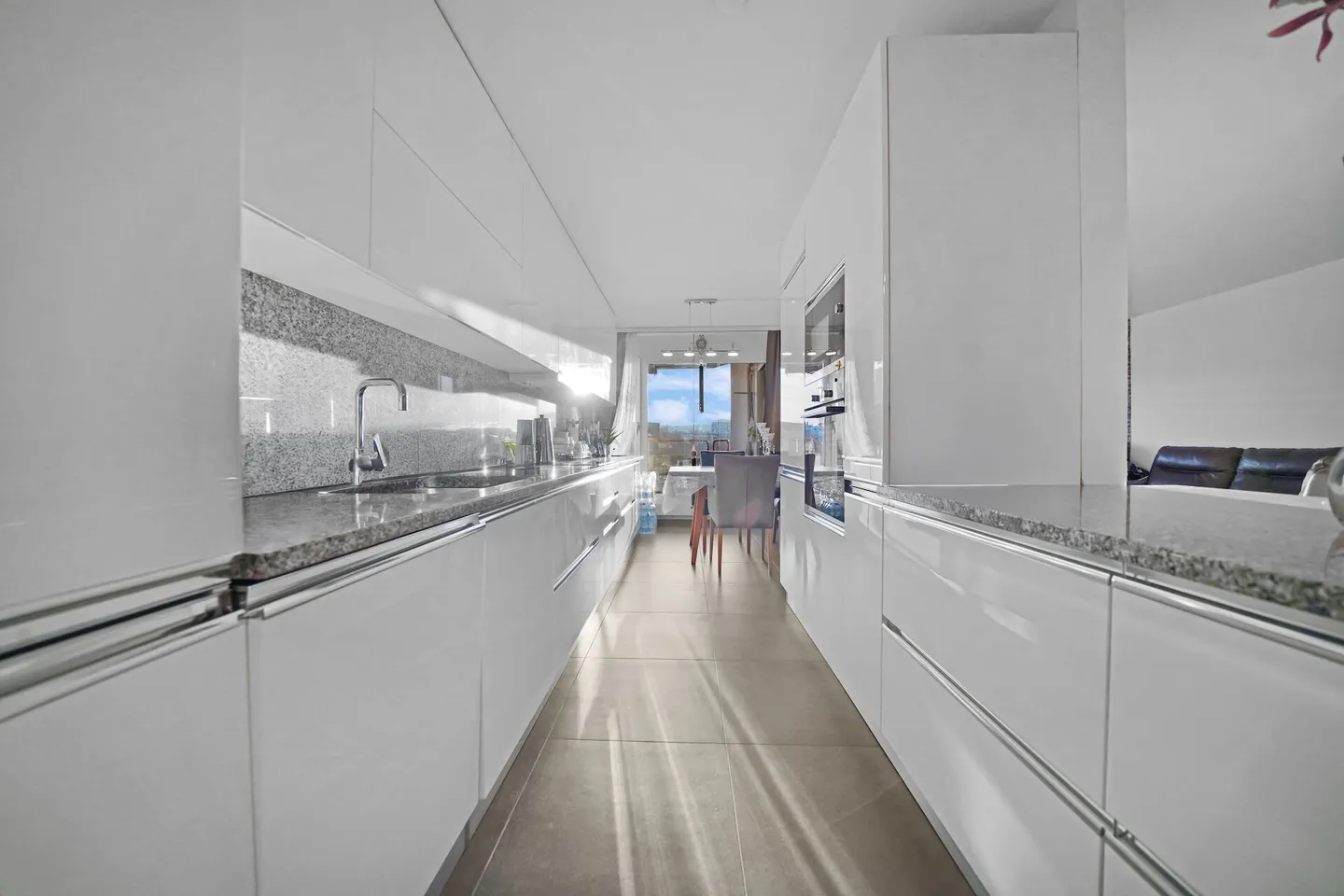 Bright, central 4.5-room condominium with a wide view - Photo 6 of 16