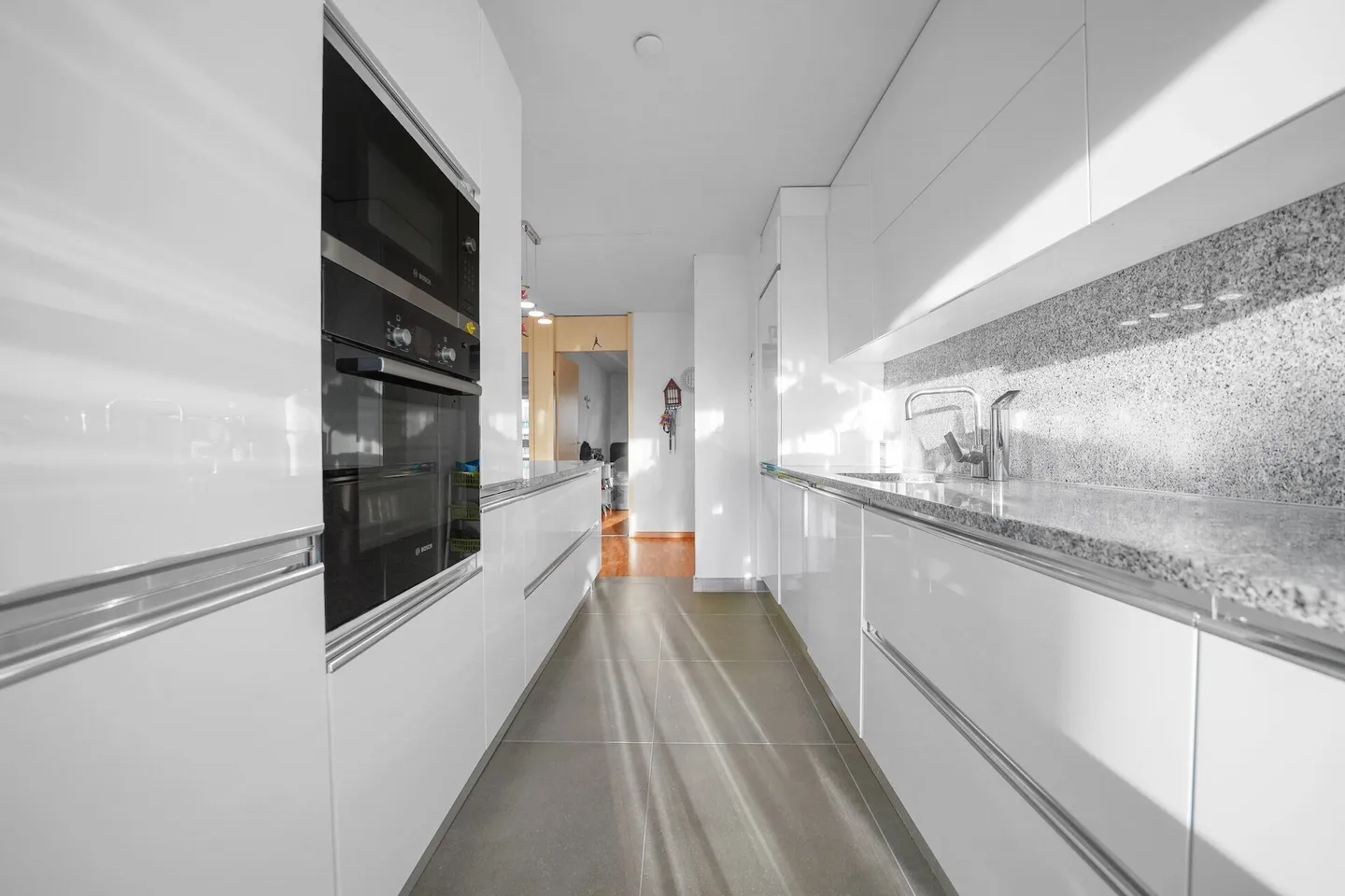 Bright, central 4.5-room condominium with a wide view - Photo 7 of 16