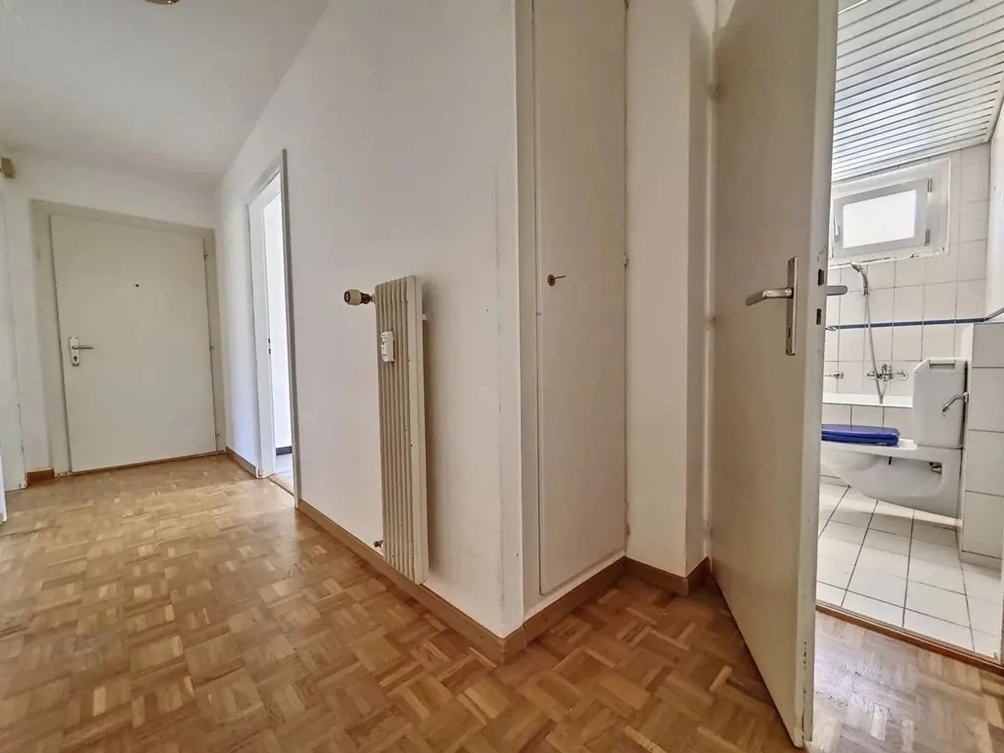 Charming 4-Room Apartment - Photo 2 of 10