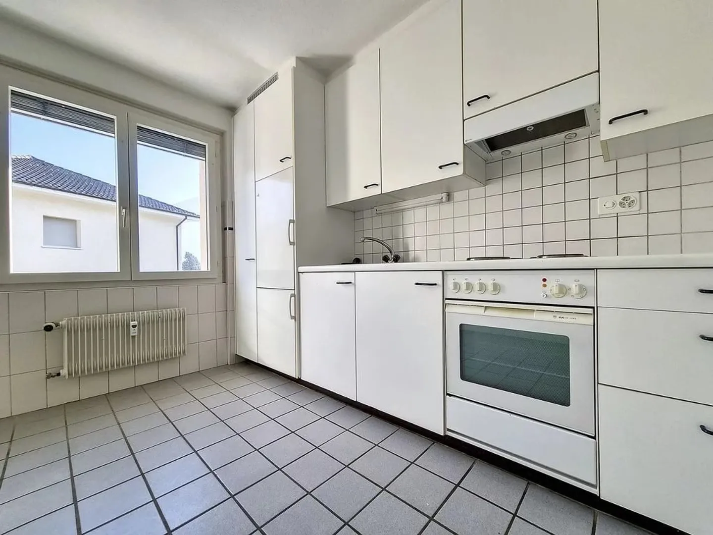 Charming 4-Room Apartment - Photo 4 of 10