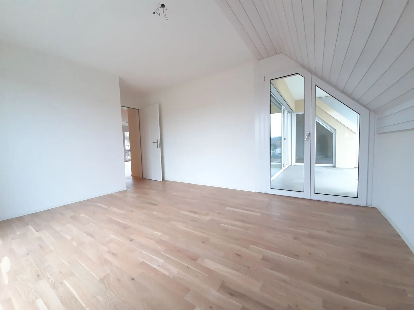 Moderne 5.5-Zimmer-Maisonette - Foto 3 von 13