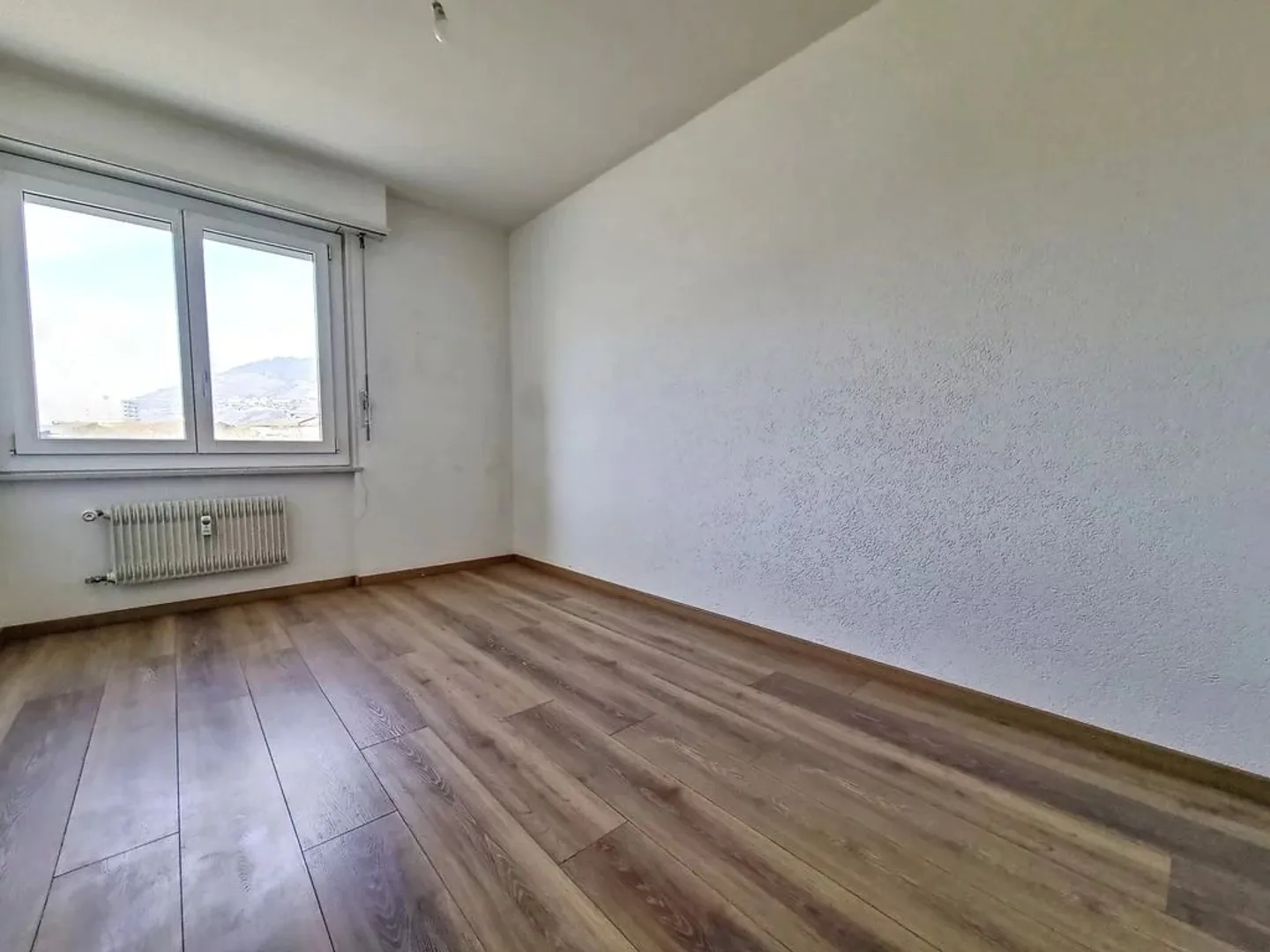 Charming 4-Room Apartment - Photo 6 of 10