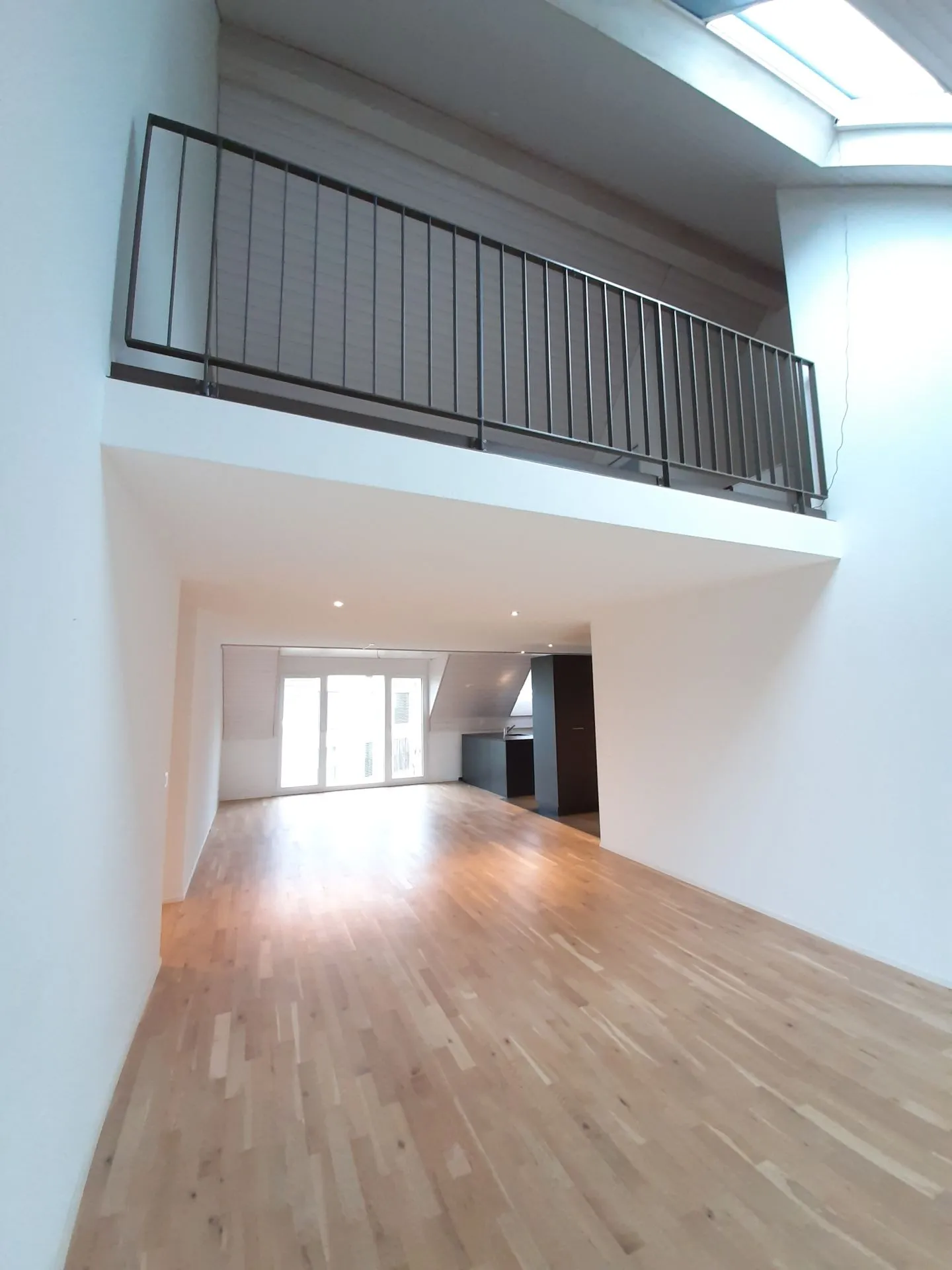 Moderne 5.5-Zimmer-Maisonette - Foto 2 von 13