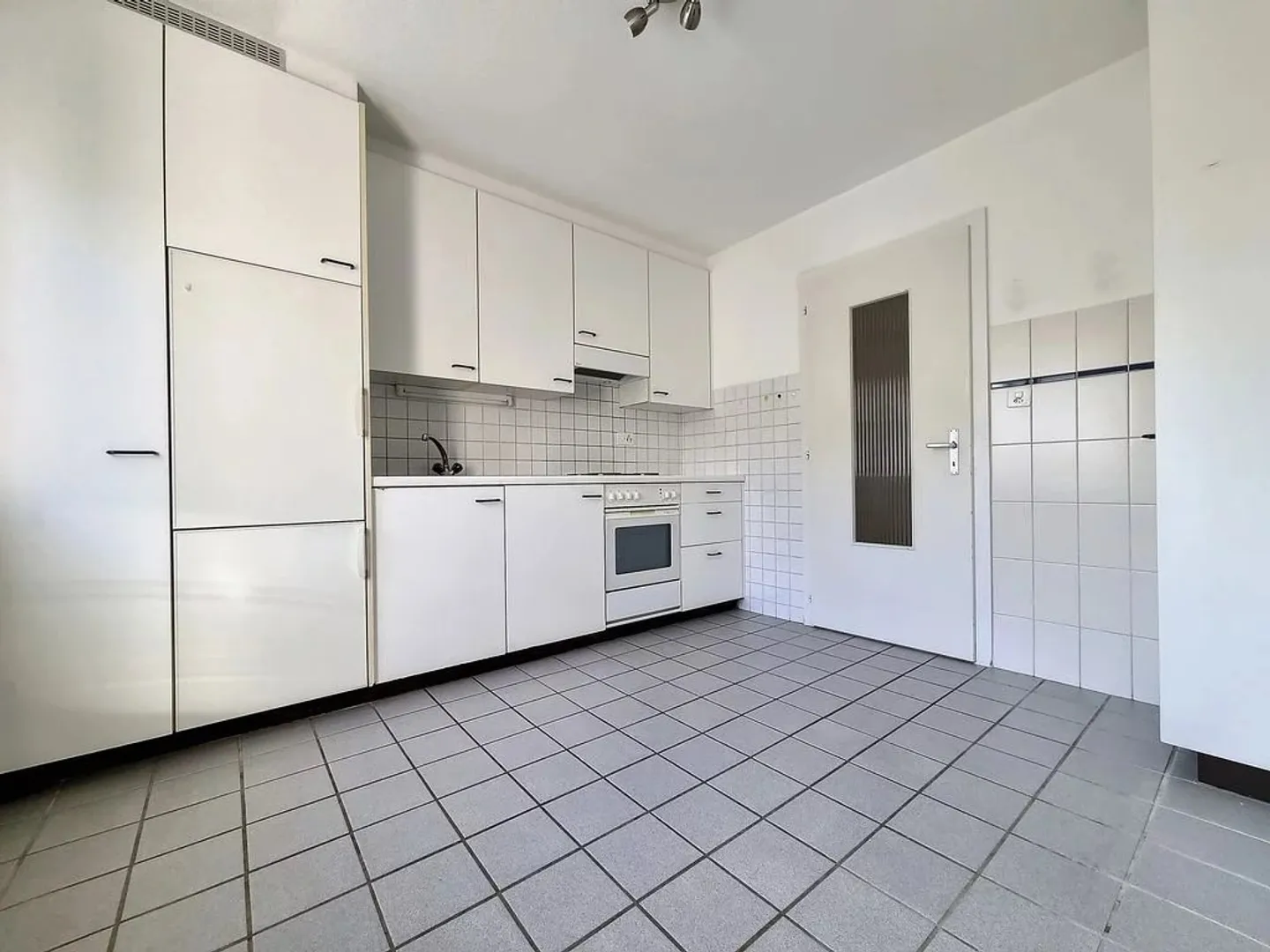 Charming 4-Room Apartment - Photo 5 of 10