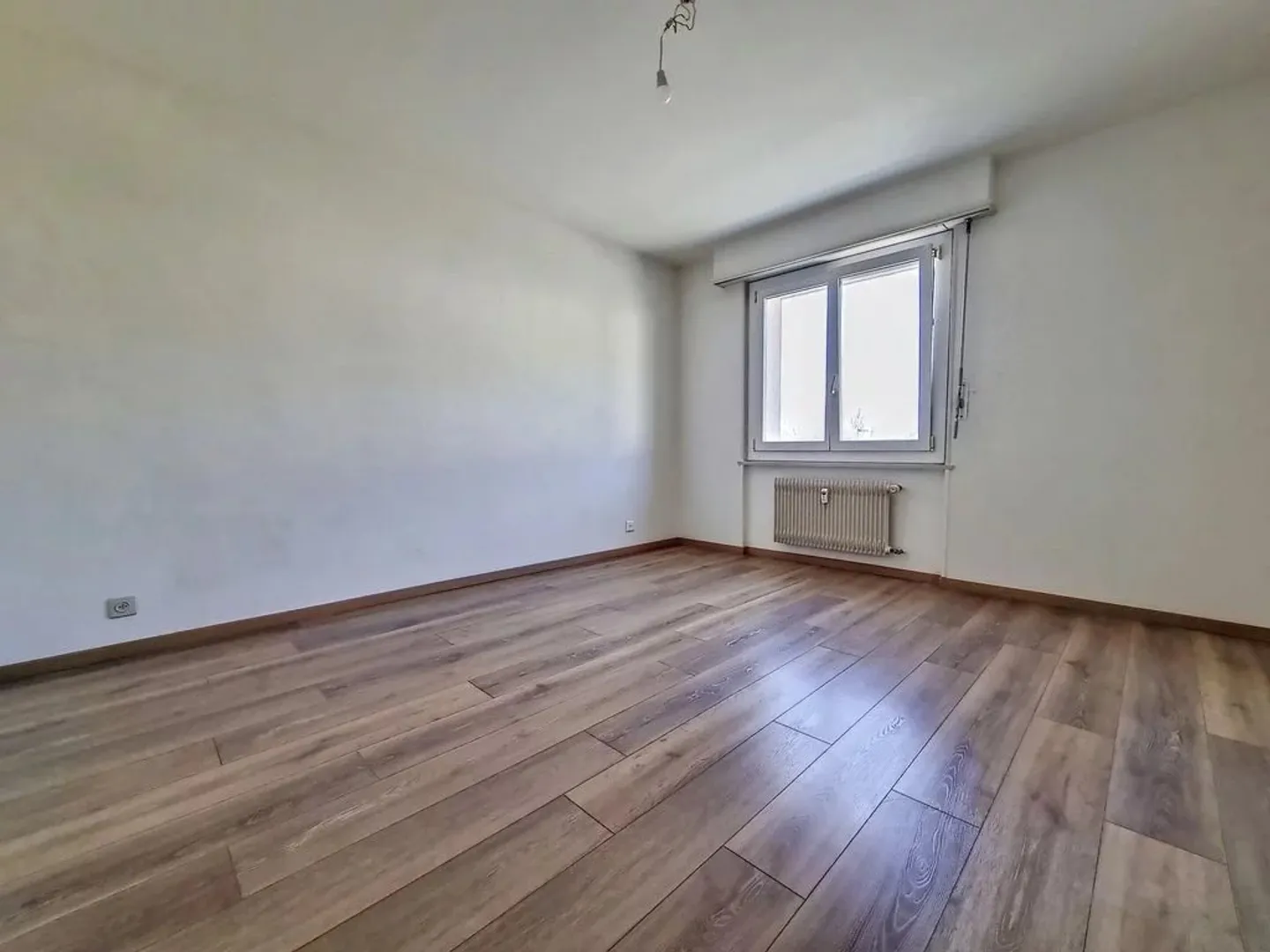 Charming 4-Room Apartment - Photo 7 of 10