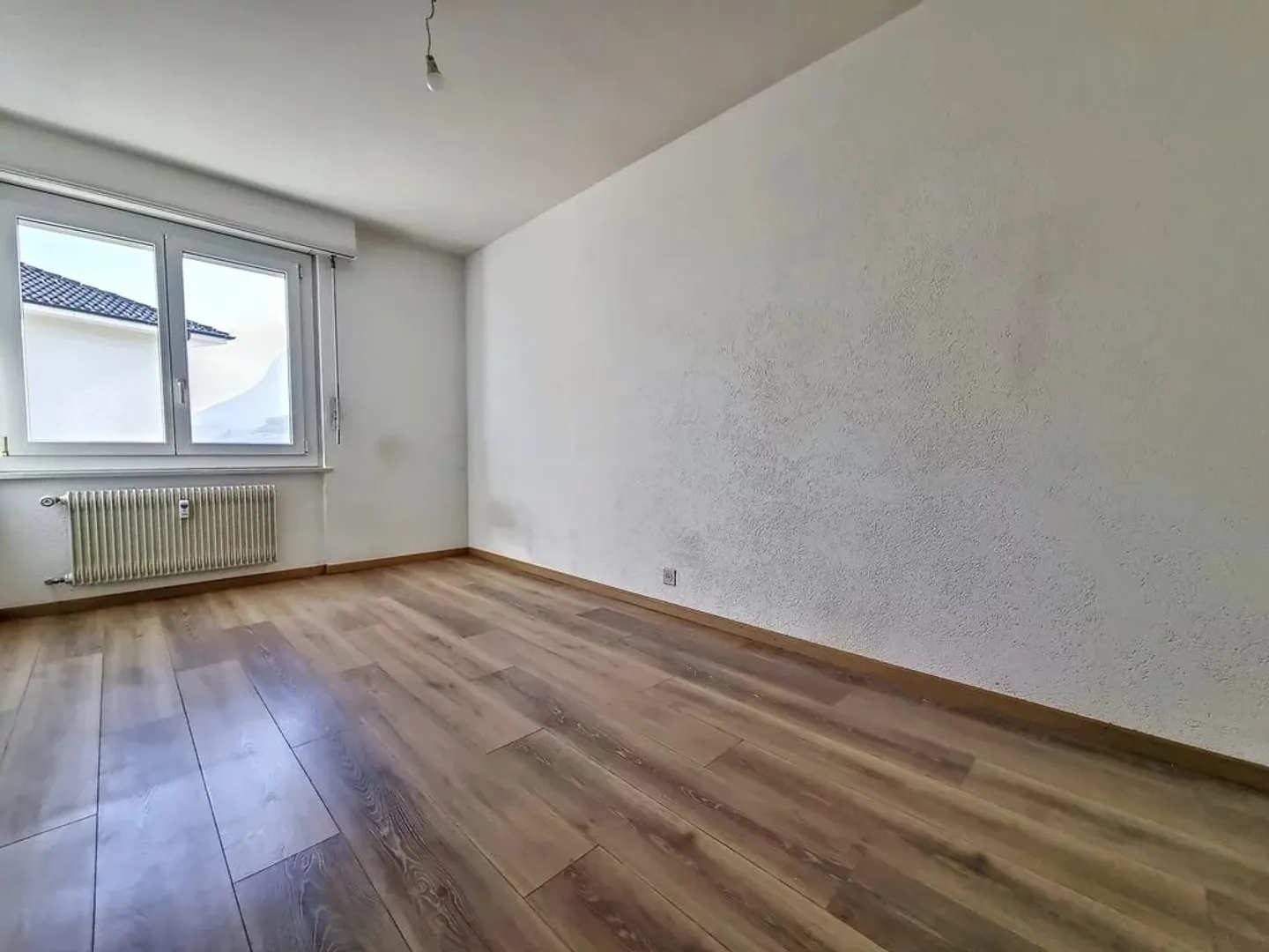 Charming 4-Room Apartment - Photo 8 of 10