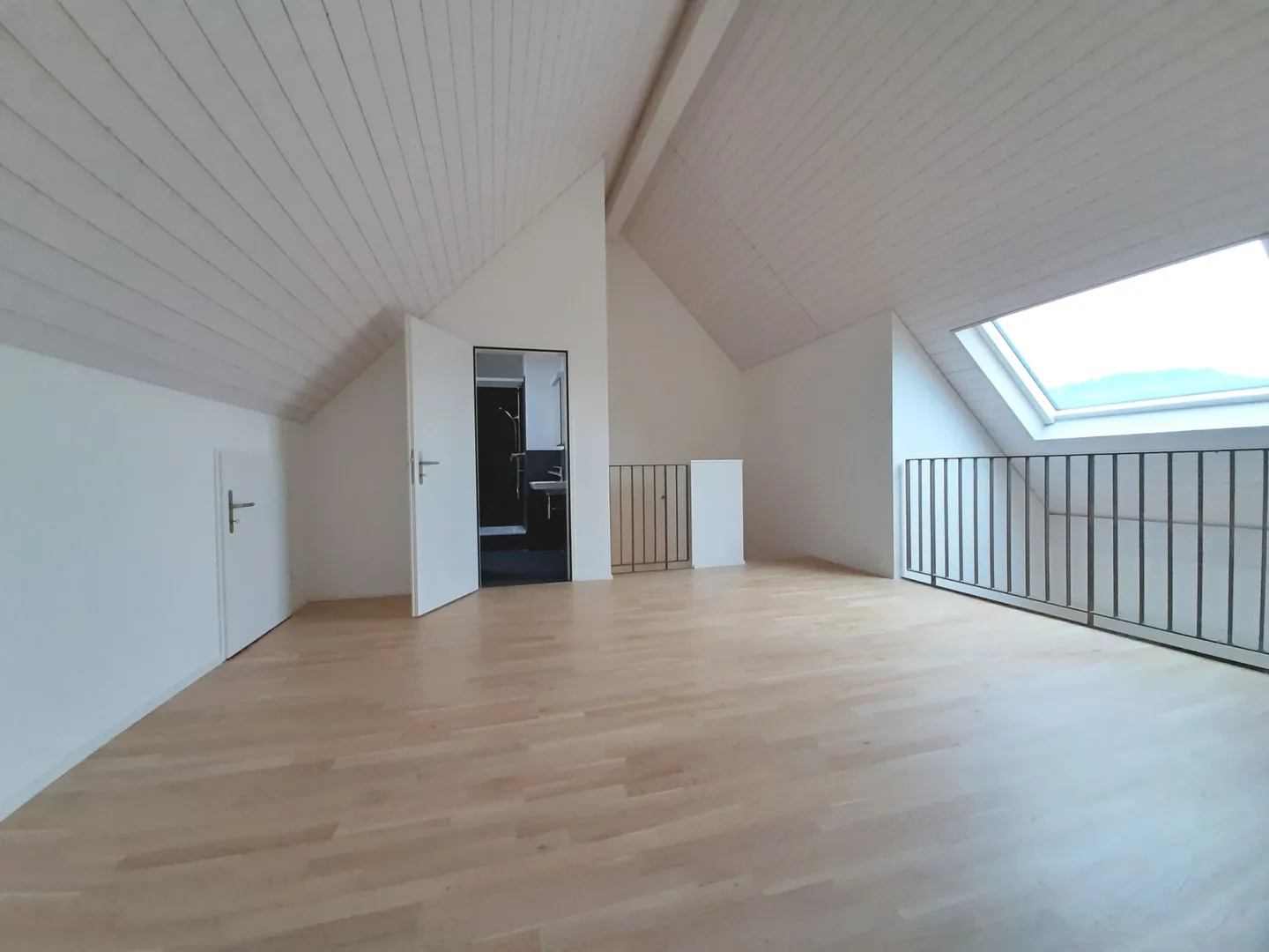 Moderne 5.5-Zimmer-Maisonette - Foto 6 von 13