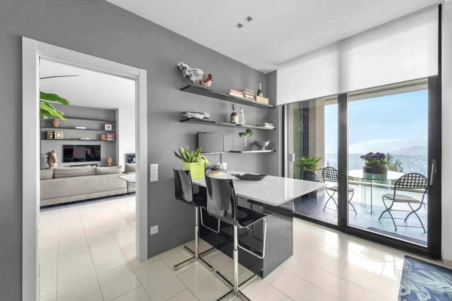 Lugano, Aldesago: Attika mit Terrasse Seeblick und Jacuzzi, 5,5 Lokale - Foto 10 von 18