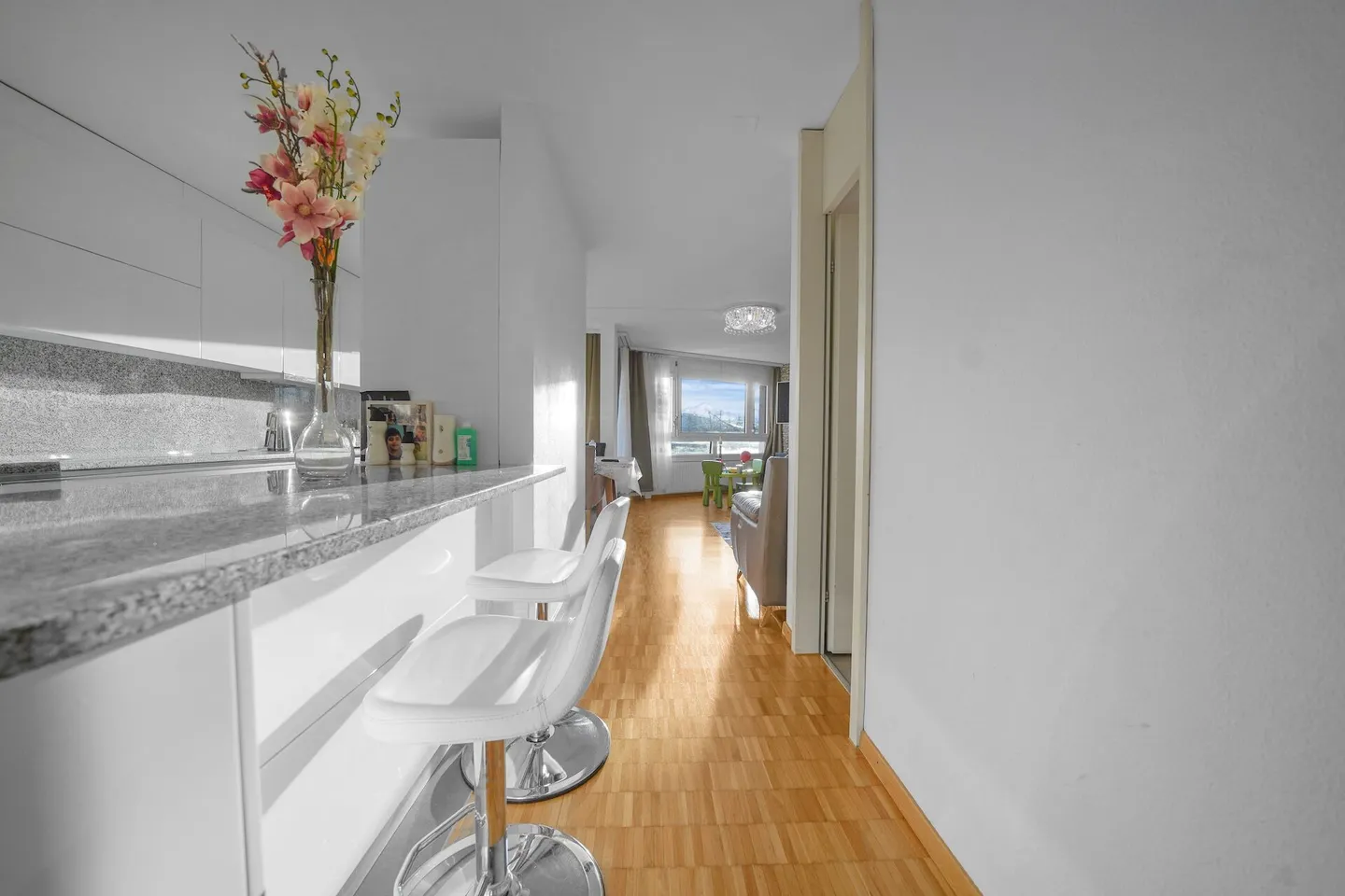 Bright, central 4.5-room condominium with a wide view - Photo 8 of 16