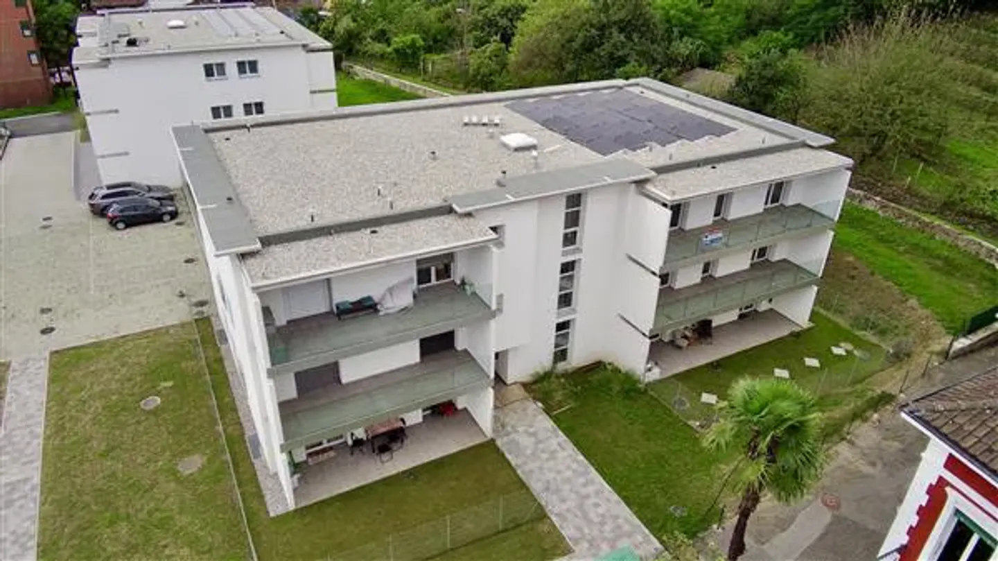 Caslano: 2.5 Room Apartment - Photo 1 of 12
