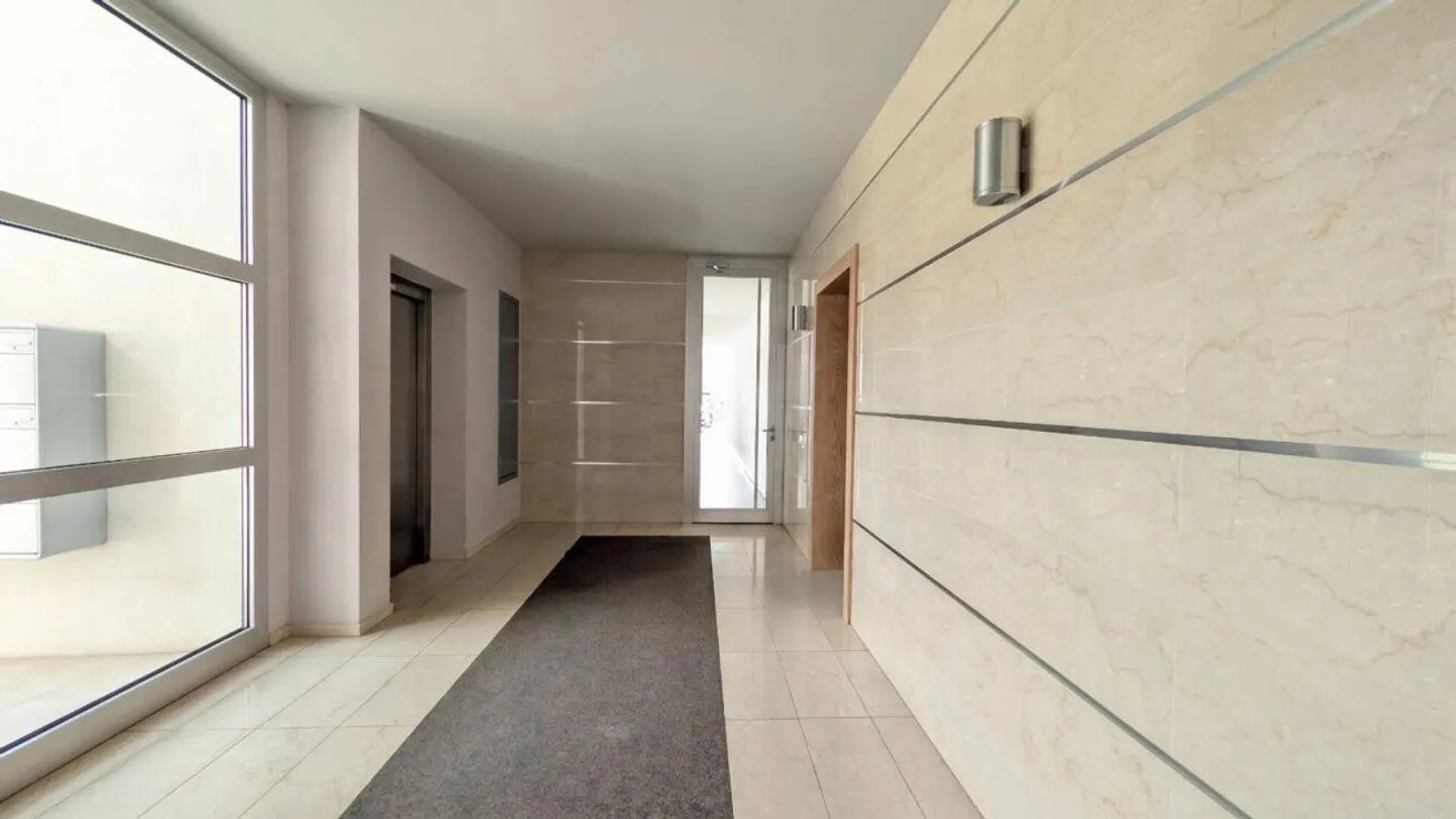 Contemporaneo, in posizione servita e ben collegato! - Photo 6 sur 9