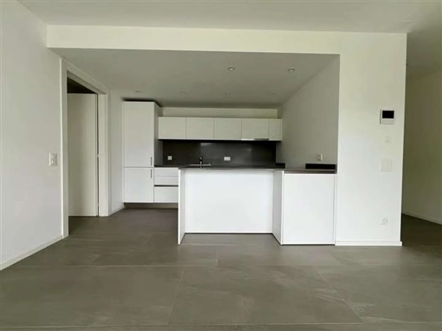 Caslano: 2.5 Room Apartment - Photo 2 of 12