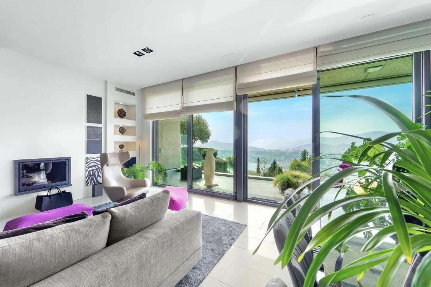 Lugano, Aldesago: Attika mit Terrasse Seeblick und Jacuzzi, 5,5 Lokale - Foto 13 von 18