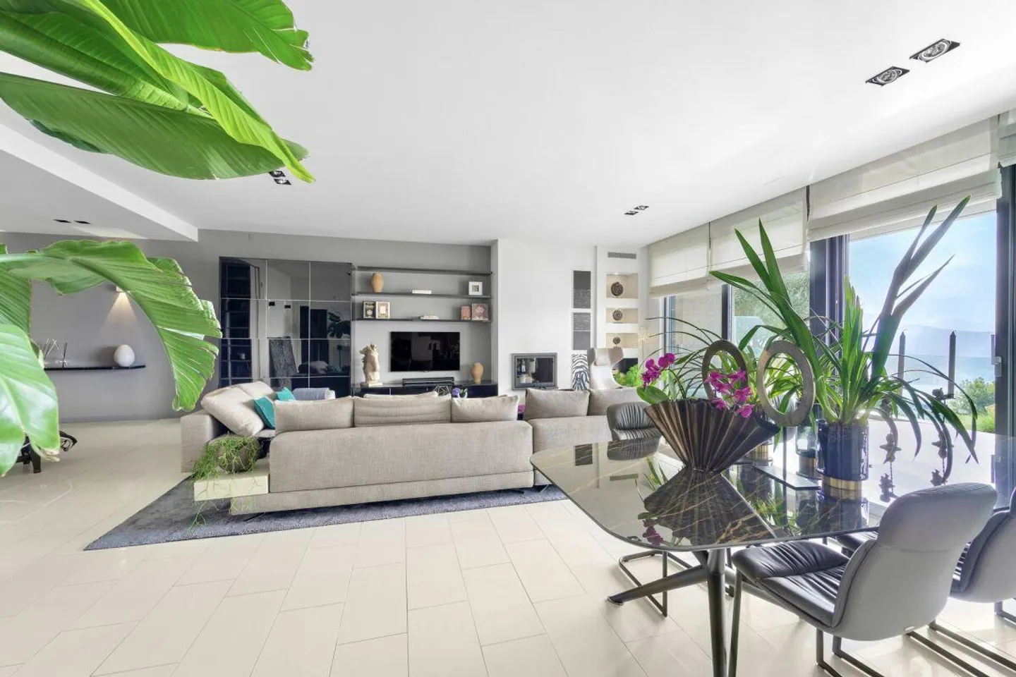 Lugano, Aldesago: Attika mit Terrasse Seeblick und Jacuzzi, 5,5 Lokale - Foto 14 von 18