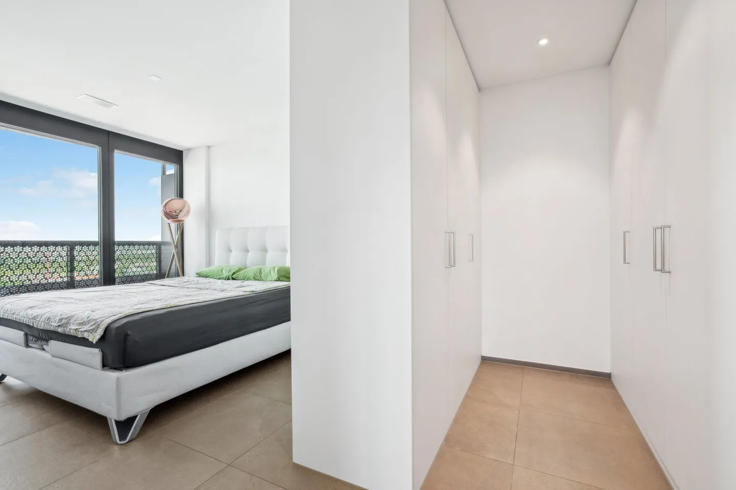 Rare, appartement de 4.5 pièces proche des nuages au 24ème étage - Photo 6 sur 13