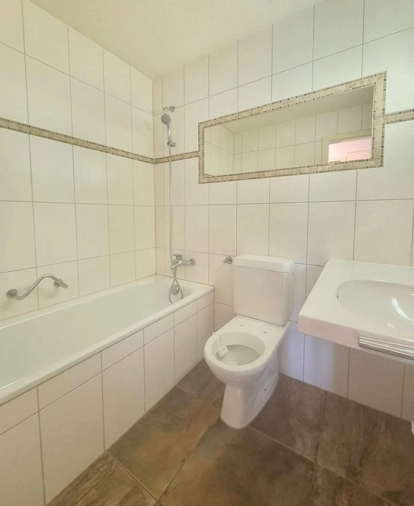 New kitchen, good location, lots of privacy - Photo 3 of 13