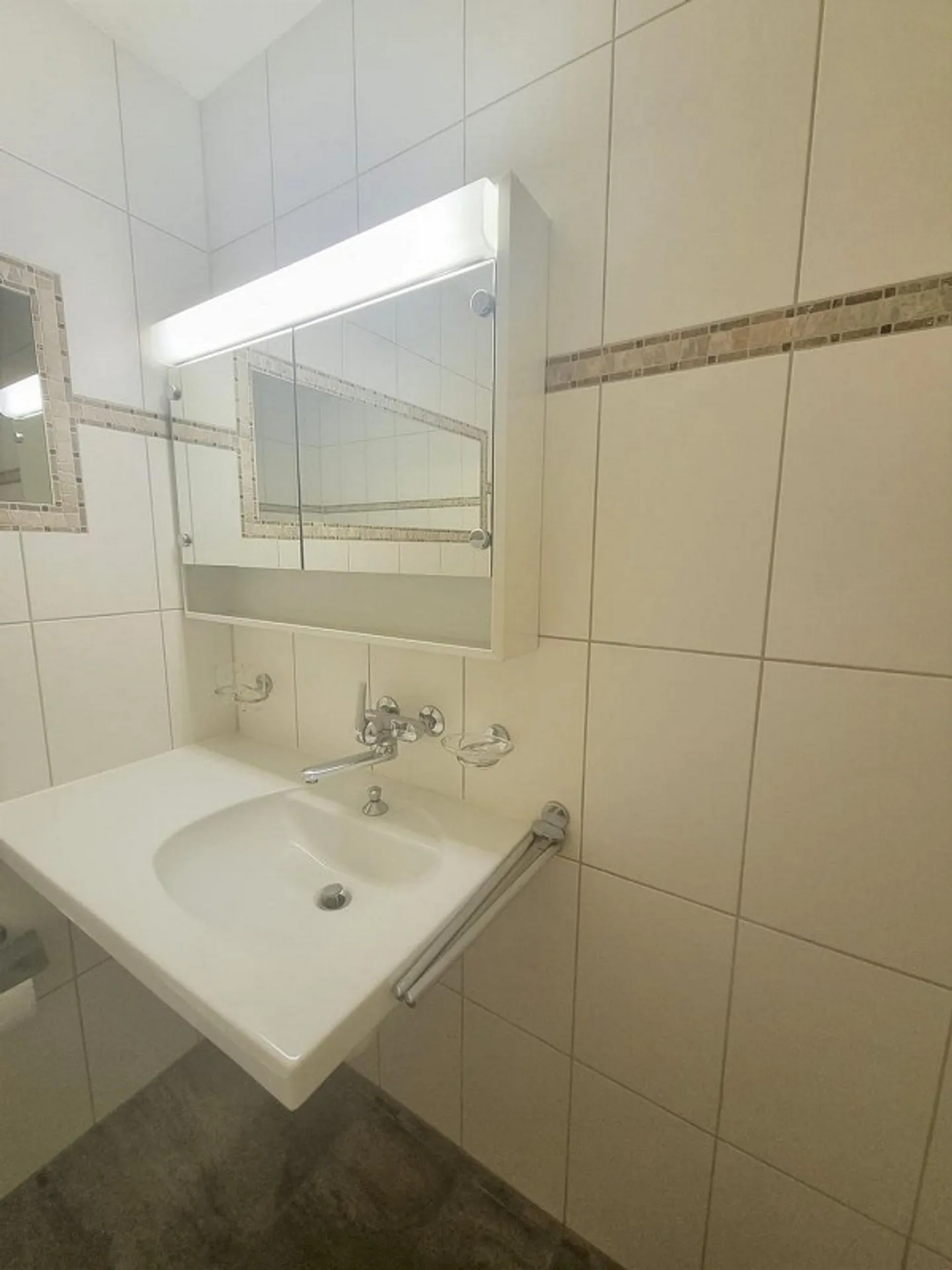 New kitchen, good location, lots of privacy - Photo 2 of 13