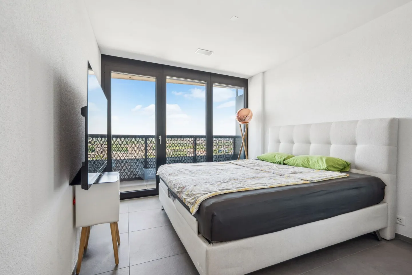 Rare, appartement de 4.5 pièces proche des nuages au 24ème étage - Photo 7 sur 13